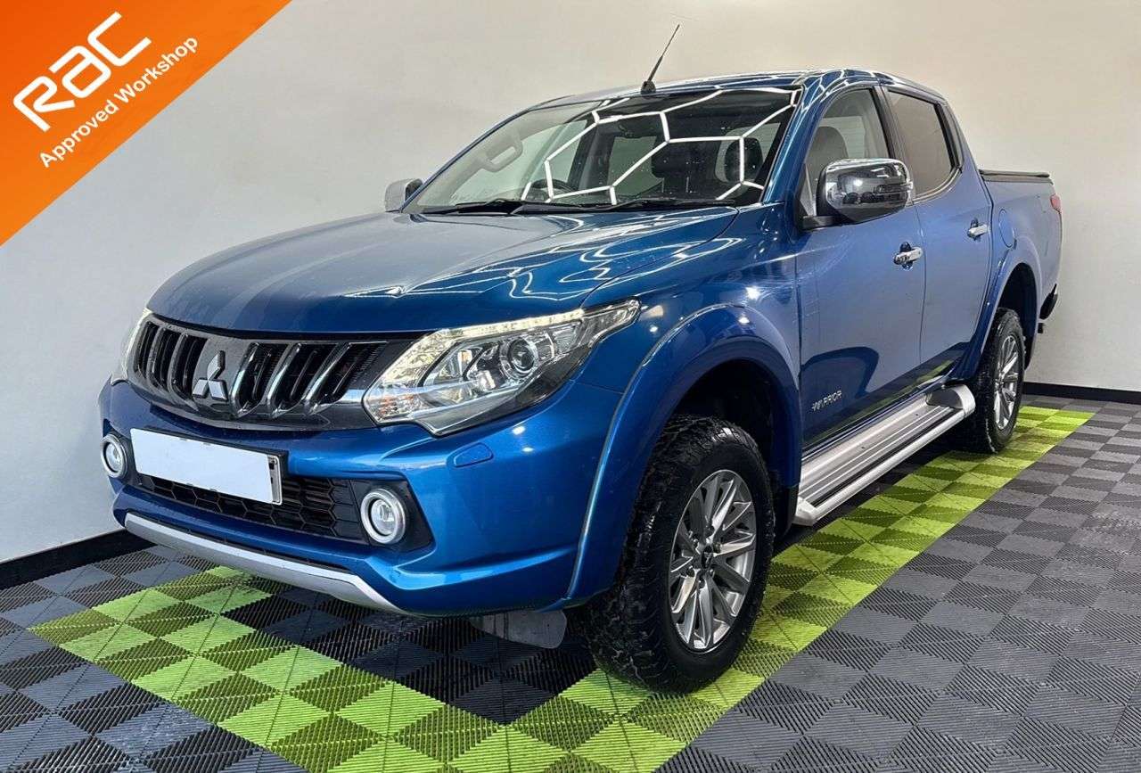 A 2018 MITSUBISHI L200 2.4 DI-D DC Warrior Pickup Double Cab 4dr Diesel Manual 4WD Euro 6 (178 ps) A 2018 MITSUBISHI L200 2.4 DI-D DC Warrior Pickup Double Cab 4dr Diesel Manual 4WD Euro 6 (178 ps)