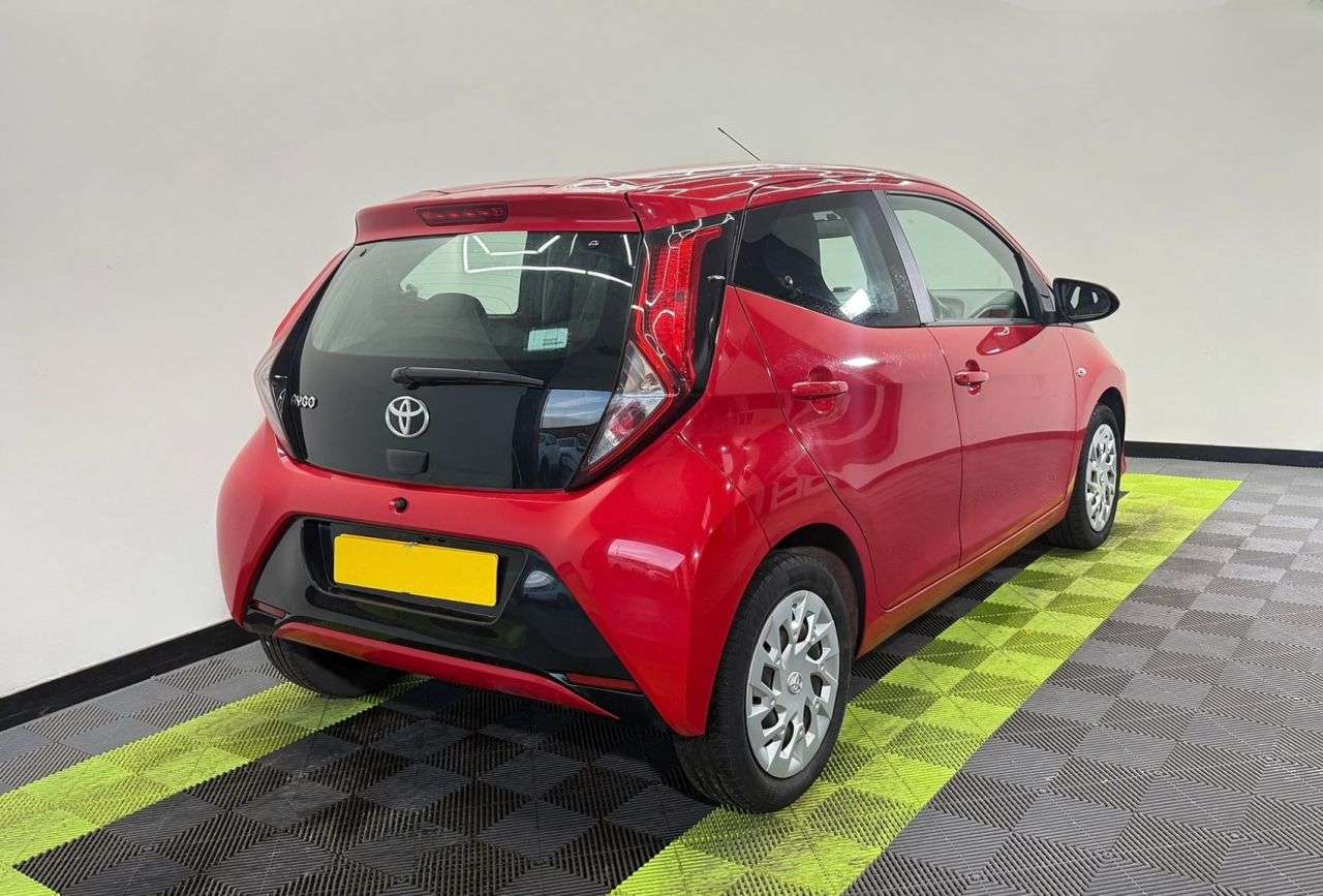 A 2019 TOYOTA AYGO 1.0 VVT-i x-play Hatchback 5dr Petrol Manual Euro 6 (71 ps) A 2019 TOYOTA AYGO 1.0 VVT-i x-play Hatchback 5dr Petrol Manual Euro 6 (71 ps)