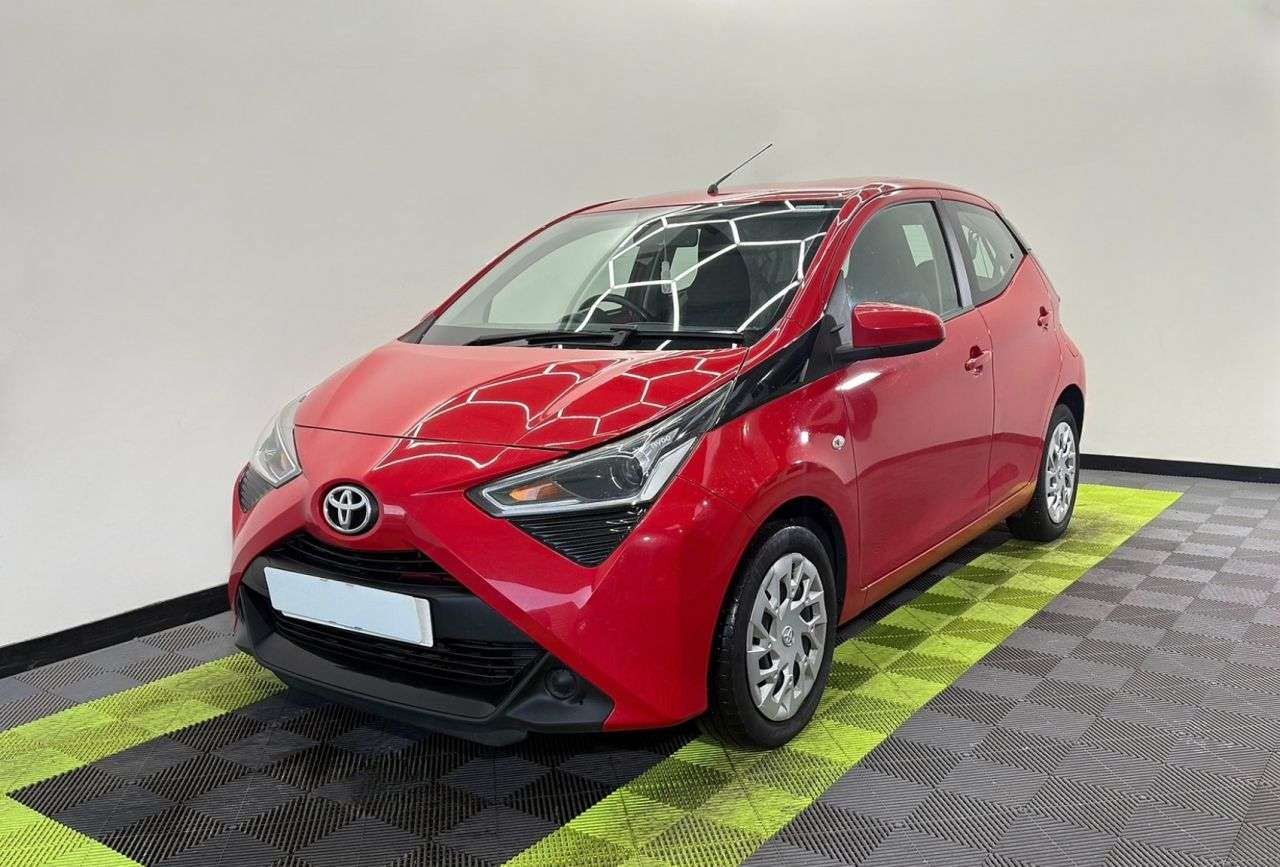 A 2019 TOYOTA AYGO 1.0 VVT-i x-play Hatchback 5dr Petrol Manual Euro 6 (71 ps) A 2019 TOYOTA AYGO 1.0 VVT-i x-play Hatchback 5dr Petrol Manual Euro 6 (71 ps)