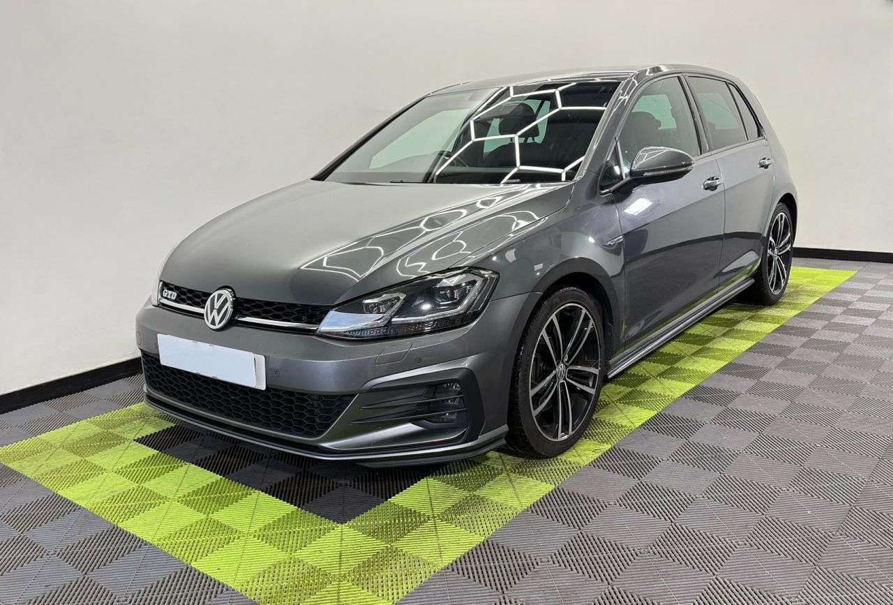 A 2017 VOLKSWAGEN GOLF 2.0 TDI BlueMotion Tech GTD Hatchback 5dr Diesel DSG Euro 6 (s/s) (184 ps) A 2017 VOLKSWAGEN GOLF 2.0 TDI BlueMotion Tech GTD Hatchback 5dr Diesel DSG Euro 6 (s/s) (184 ps)