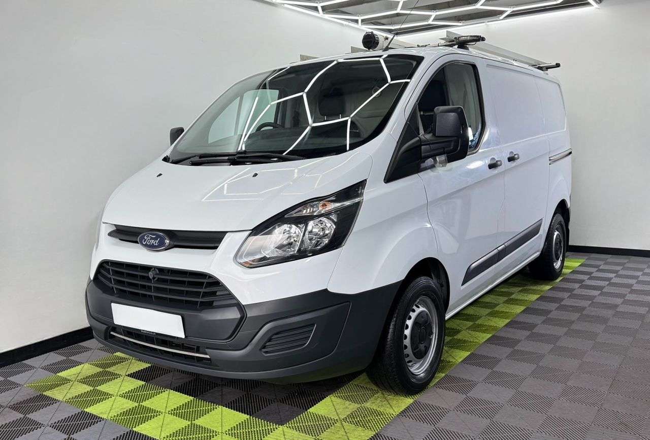 A 2017 FORD TRANSIT CUSTOM 2.0 TDCi 310 Panel Van 5dr Diesel Manual L1 H1 (157 g/km, 104 bhp) A 2017 FORD TRANSIT CUSTOM 2.0 TDCi 310 Panel Van 5dr Diesel Manual L1 H1 (157 g/km, 104 bhp)