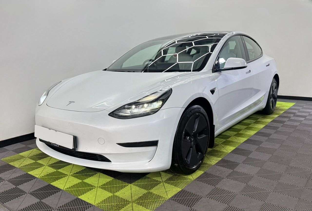 A 2021 TESLA MODEL 3 Standard Range Plus Saloon 4dr Electric Auto RWD (241 bhp) A 2021 TESLA MODEL 3 Standard Range Plus Saloon 4dr Electric Auto RWD (241 bhp)