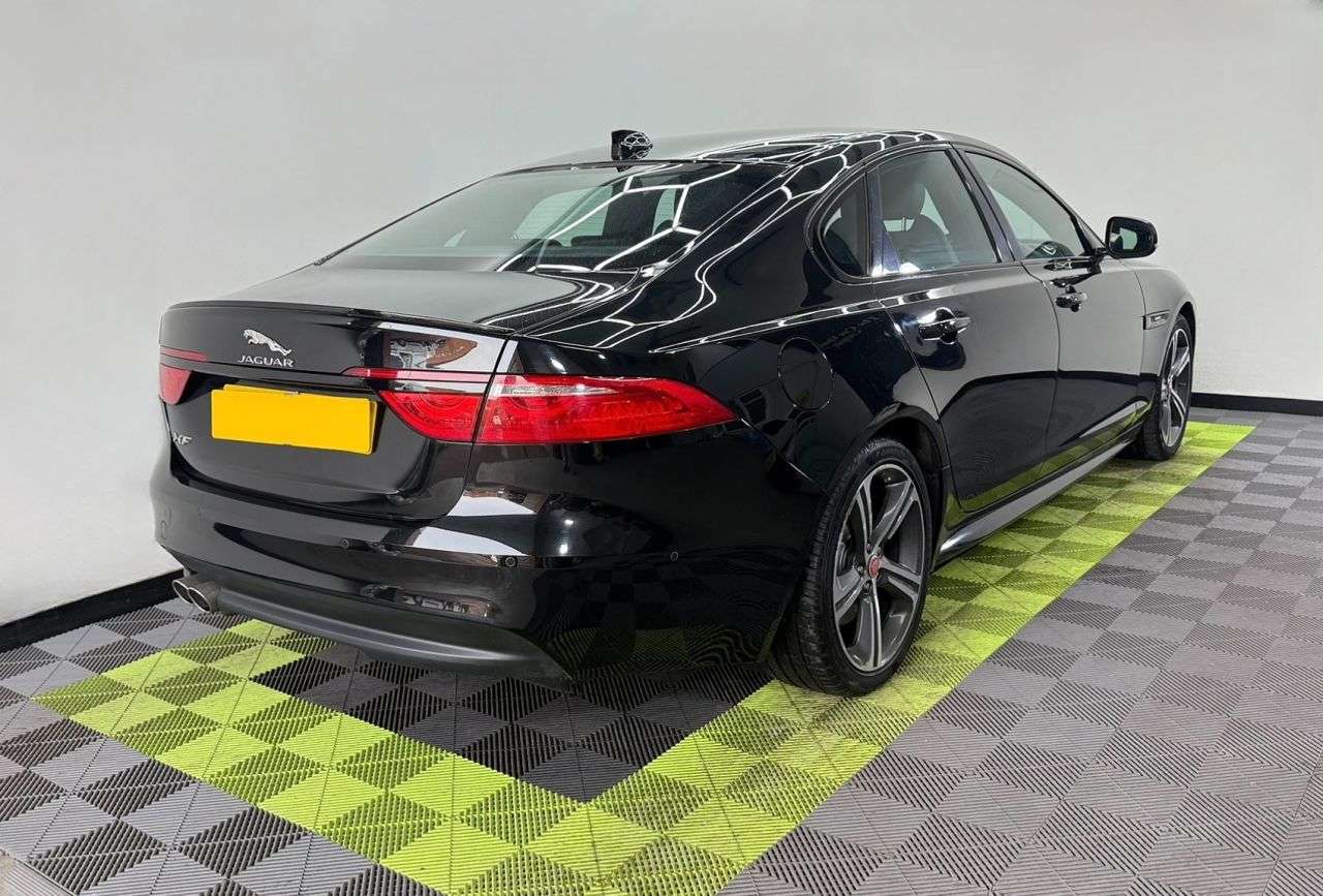A 2016 JAGUAR XF 2.0d R-Sport Saloon 4dr Diesel Auto Euro 6 (s/s) (180 ps) A 2016 JAGUAR XF 2.0d R-Sport Saloon 4dr Diesel Auto Euro 6 (s/s) (180 ps)