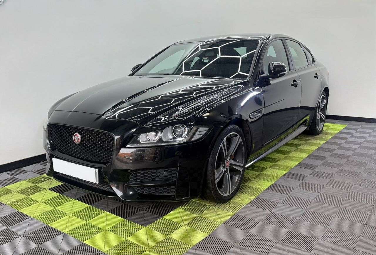 A 2016 JAGUAR XF 2.0d R-Sport Saloon 4dr Diesel Auto Euro 6 (s/s) (180 ps) A 2016 JAGUAR XF 2.0d R-Sport Saloon 4dr Diesel Auto Euro 6 (s/s) (180 ps)