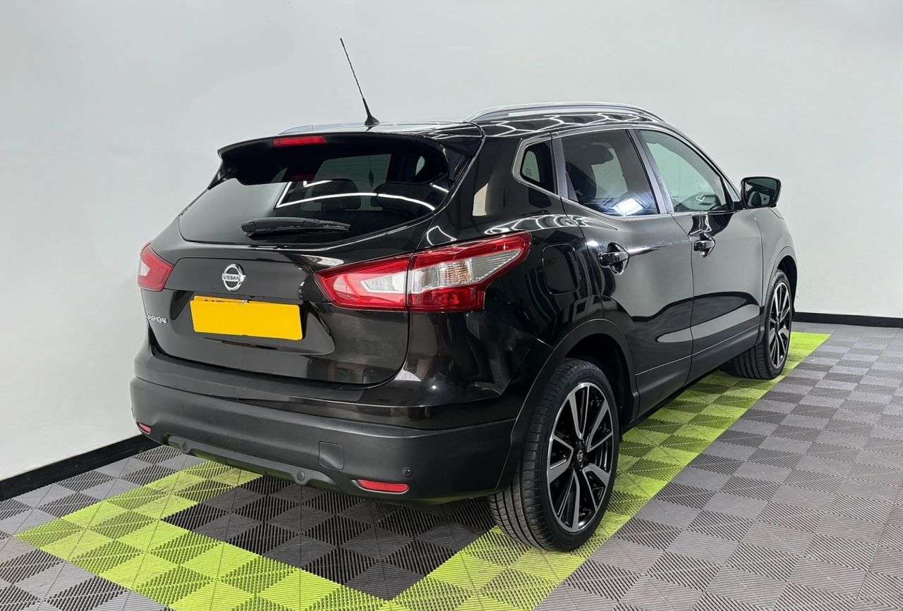 A 2015 NISSAN QASHQAI 1.6 dCi Tekna SUV 5dr Diesel Manual 2WD Euro 5 (s/s) (130 ps) A 2015 NISSAN QASHQAI 1.6 dCi Tekna SUV 5dr Diesel Manual 2WD Euro 5 (s/s) (130 ps)