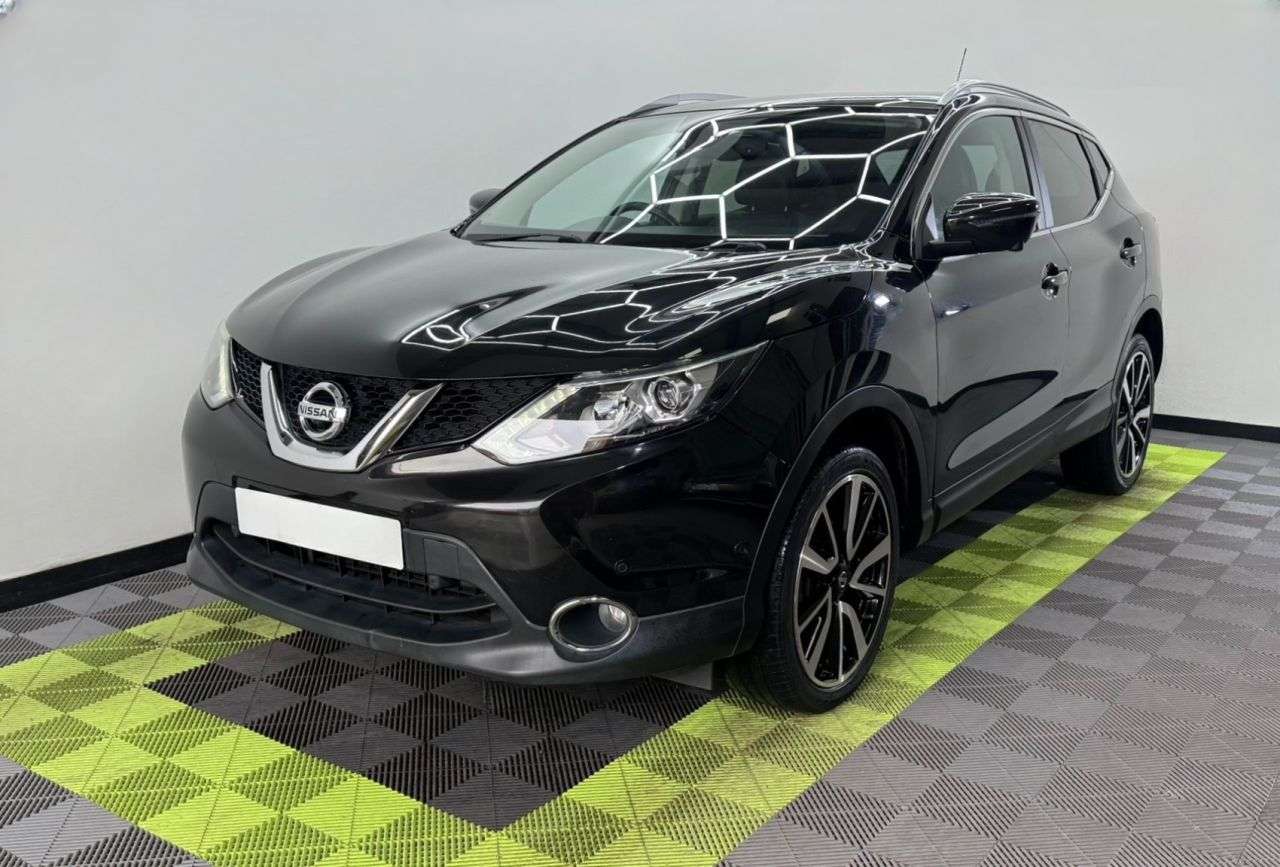 A 2015 NISSAN QASHQAI 1.6 dCi Tekna SUV 5dr Diesel Manual 2WD Euro 5 (s/s) (130 ps) A 2015 NISSAN QASHQAI 1.6 dCi Tekna SUV 5dr Diesel Manual 2WD Euro 5 (s/s) (130 ps)