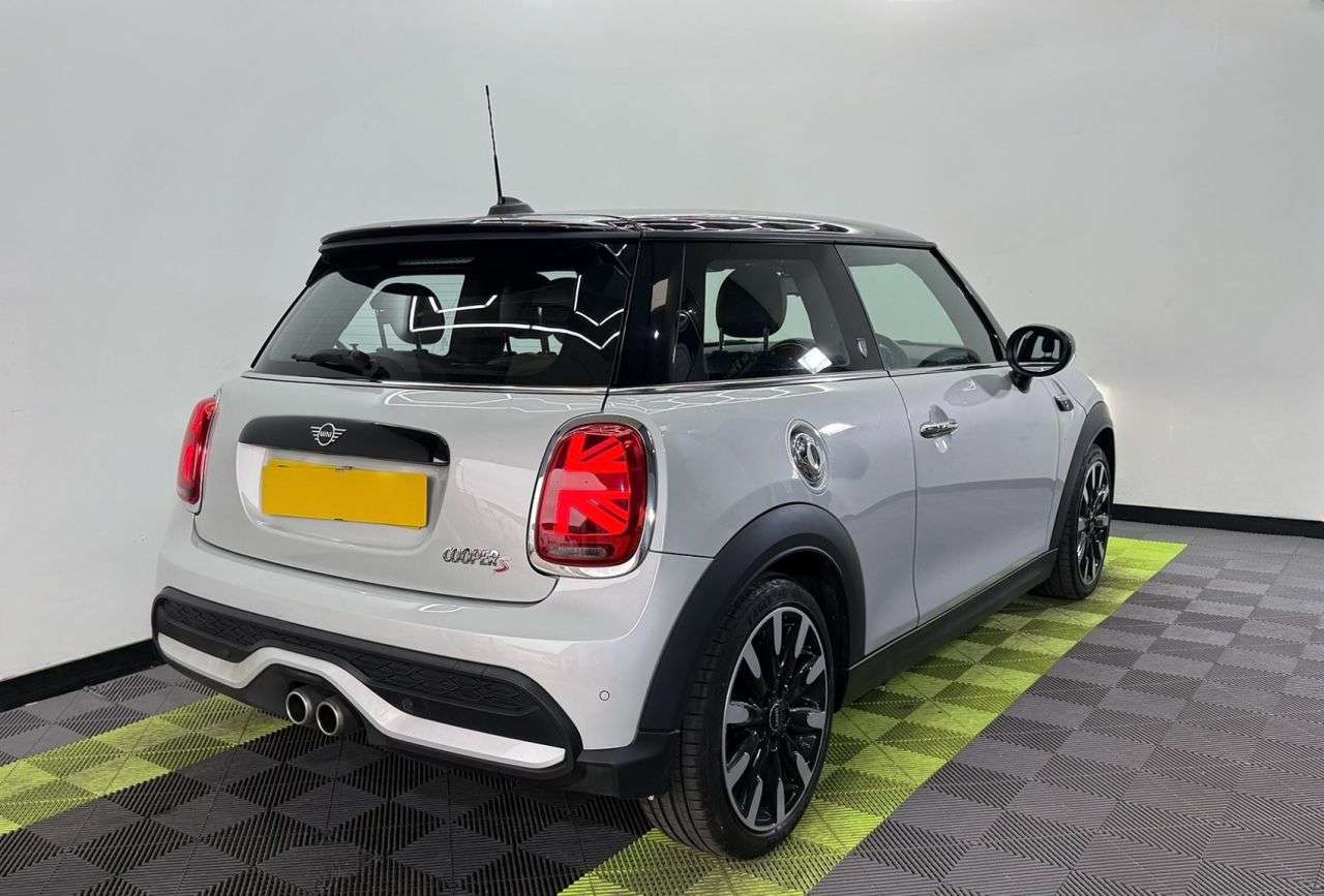 A 2022 MINI HATCH 2.0 Cooper S Exclusive Hatchback 3dr Petrol Steptronic Euro 6 (s/s) (178 ps A 2022 MINI HATCH 2.0 Cooper S Exclusive Hatchback 3dr Petrol Steptronic Euro 6 (s/s) (178 ps
