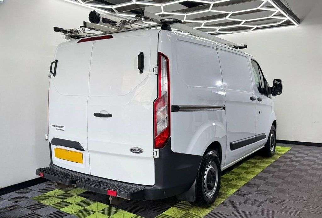 A 2017 FORD TRANSIT CUSTOM 2.0 TDCi 310 Panel Van 5dr Diesel Manual L1 H1 (163 g/km, 104 bhp) A 2017 FORD TRANSIT CUSTOM 2.0 TDCi 310 Panel Van 5dr Diesel Manual L1 H1 (163 g/km, 104 bhp)