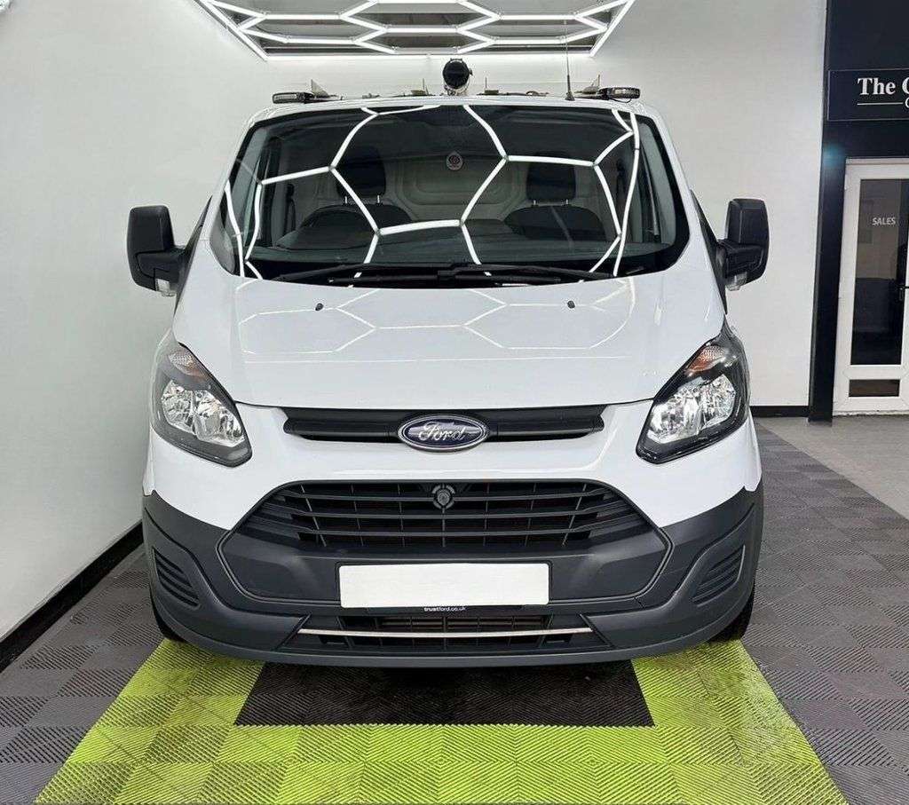 A 2017 FORD TRANSIT CUSTOM 2.0 TDCi 310 Panel Van 5dr Diesel Manual L1 H1 (163 g/km, 104 bhp) A 2017 FORD TRANSIT CUSTOM 2.0 TDCi 310 Panel Van 5dr Diesel Manual L1 H1 (163 g/km, 104 bhp)