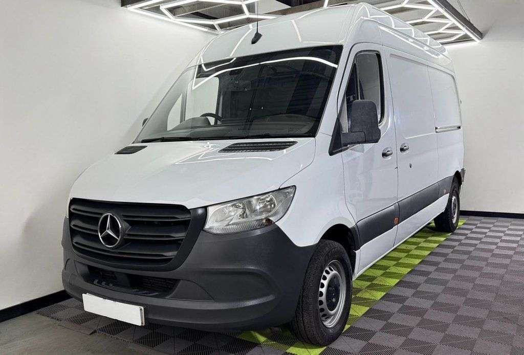 A 2019 MERCEDES-BENZ SPRINTER 2.1 314 CDI Panel Van 5dr Diesel Manual RWD L2 H2 Euro 6 (143 ps) A 2019 MERCEDES-BENZ SPRINTER 2.1 314 CDI Panel Van 5dr Diesel Manual RWD L2 H2 Euro 6 (143 ps)