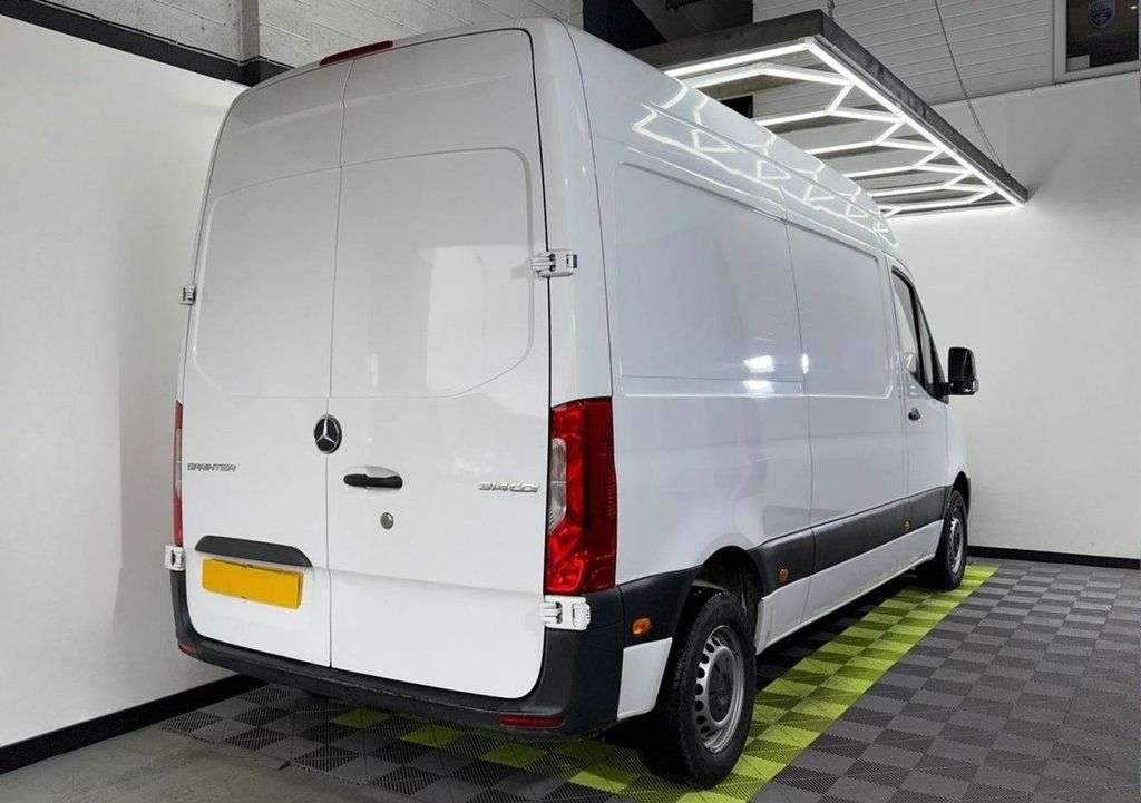A 2019 MERCEDES-BENZ SPRINTER 2.1 314 CDI Panel Van 5dr Diesel Manual RWD L2 H2 Euro 6 (143 ps) A 2019 MERCEDES-BENZ SPRINTER 2.1 314 CDI Panel Van 5dr Diesel Manual RWD L2 H2 Euro 6 (143 ps)