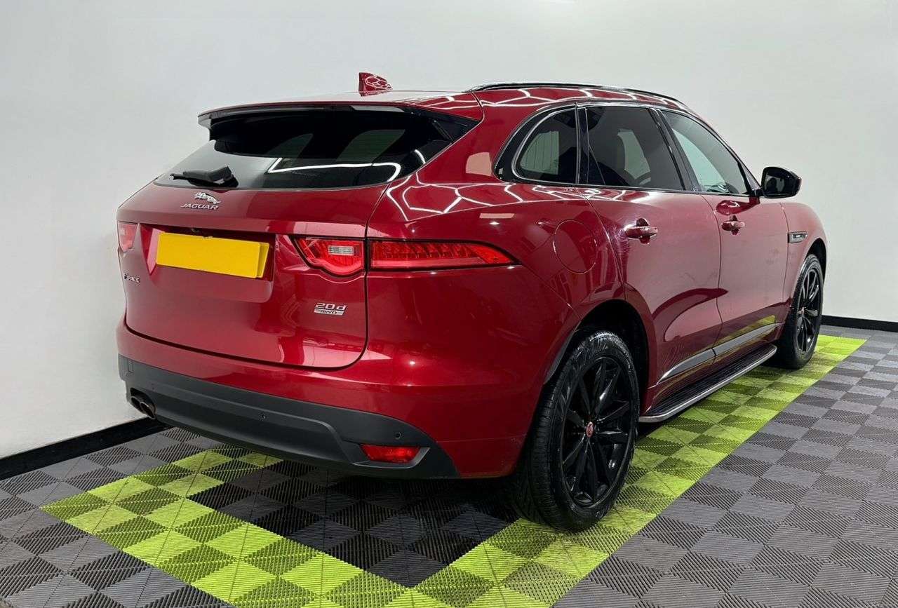 A 2019 JAGUAR F-PACE 2.0 D180 R-Sport SUV 5dr Diesel Auto AWD Euro 6 (s/s) (180 ps) A 2019 JAGUAR F-PACE 2.0 D180 R-Sport SUV 5dr Diesel Auto AWD Euro 6 (s/s) (180 ps)