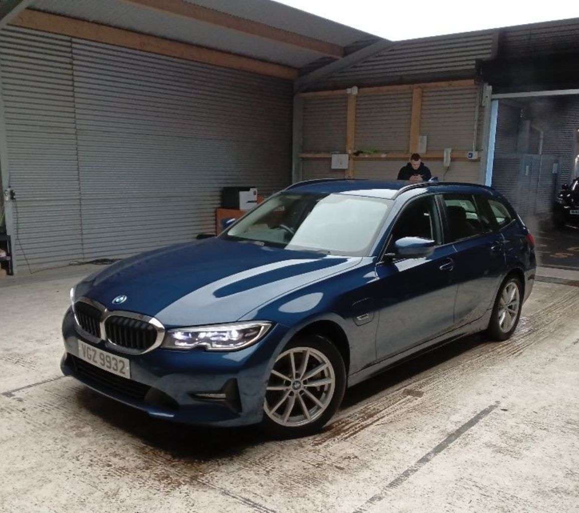 A 2022 BMW 3 SERIES 2.0 330e 12kWh SE Pro Touring 5dr Petrol Plug-in Hybrid Auto Euro 6 (s/s) ( A 2022 BMW 3 SERIES 2.0 330e 12kWh SE Pro Touring 5dr Petrol Plug-in Hybrid Auto Euro 6 (s/s) (