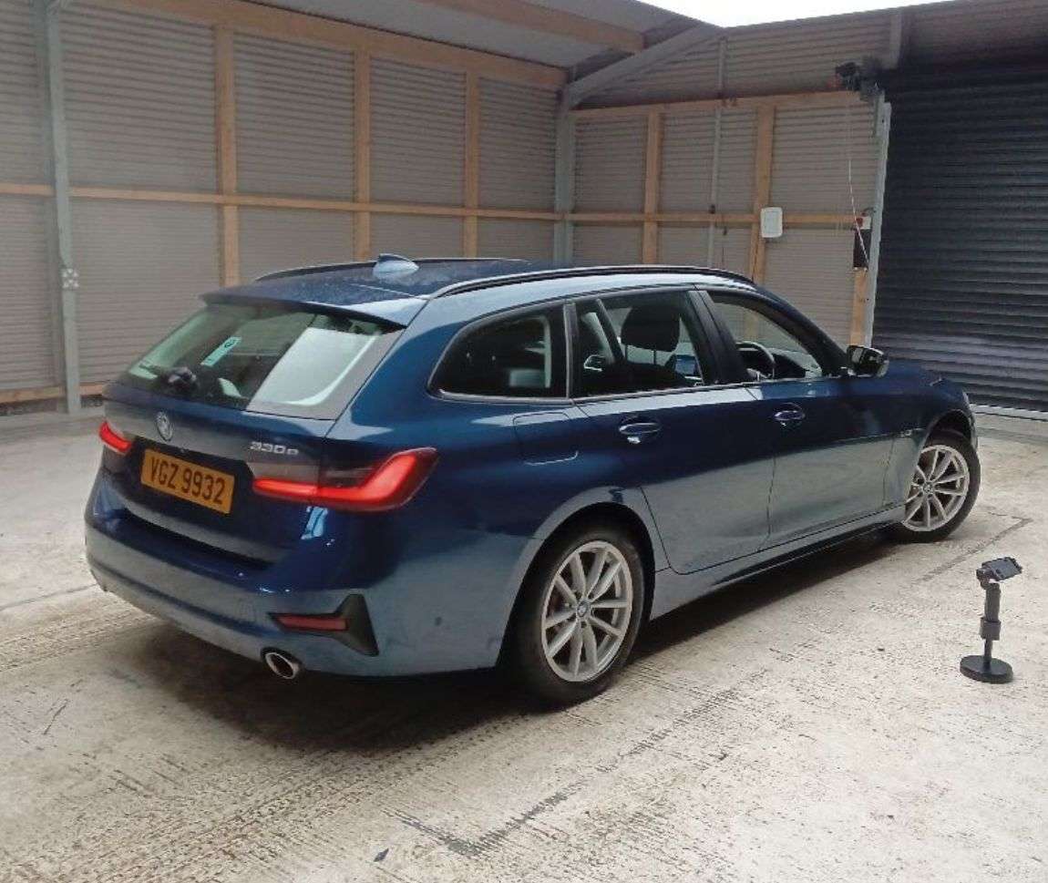 A 2022 BMW 3 SERIES 2.0 330e 12kWh SE Pro Touring 5dr Petrol Plug-in Hybrid Auto Euro 6 (s/s) ( A 2022 BMW 3 SERIES 2.0 330e 12kWh SE Pro Touring 5dr Petrol Plug-in Hybrid Auto Euro 6 (s/s) (