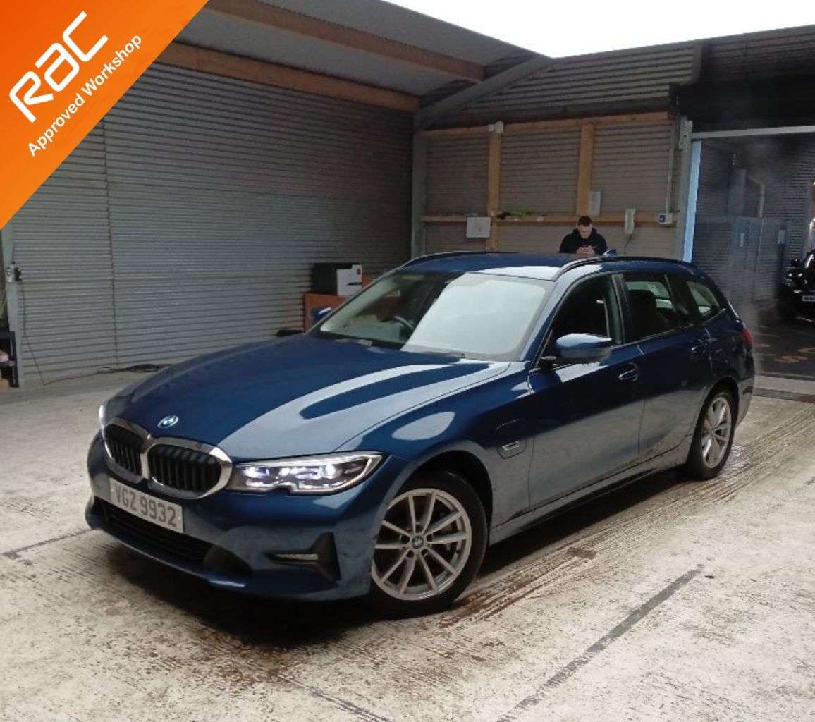 A 2022 BMW 3 SERIES 2.0 330e 12kWh SE Pro Touring 5dr Petrol Plug-in Hybrid Auto Euro 6 (s/s) ( A 2022 BMW 3 SERIES 2.0 330e 12kWh SE Pro Touring 5dr Petrol Plug-in Hybrid Auto Euro 6 (s/s) (