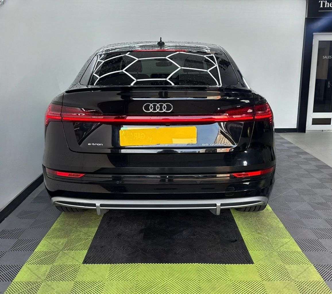 2022 AUDI E-TRON 2022 AUDI E-TRON