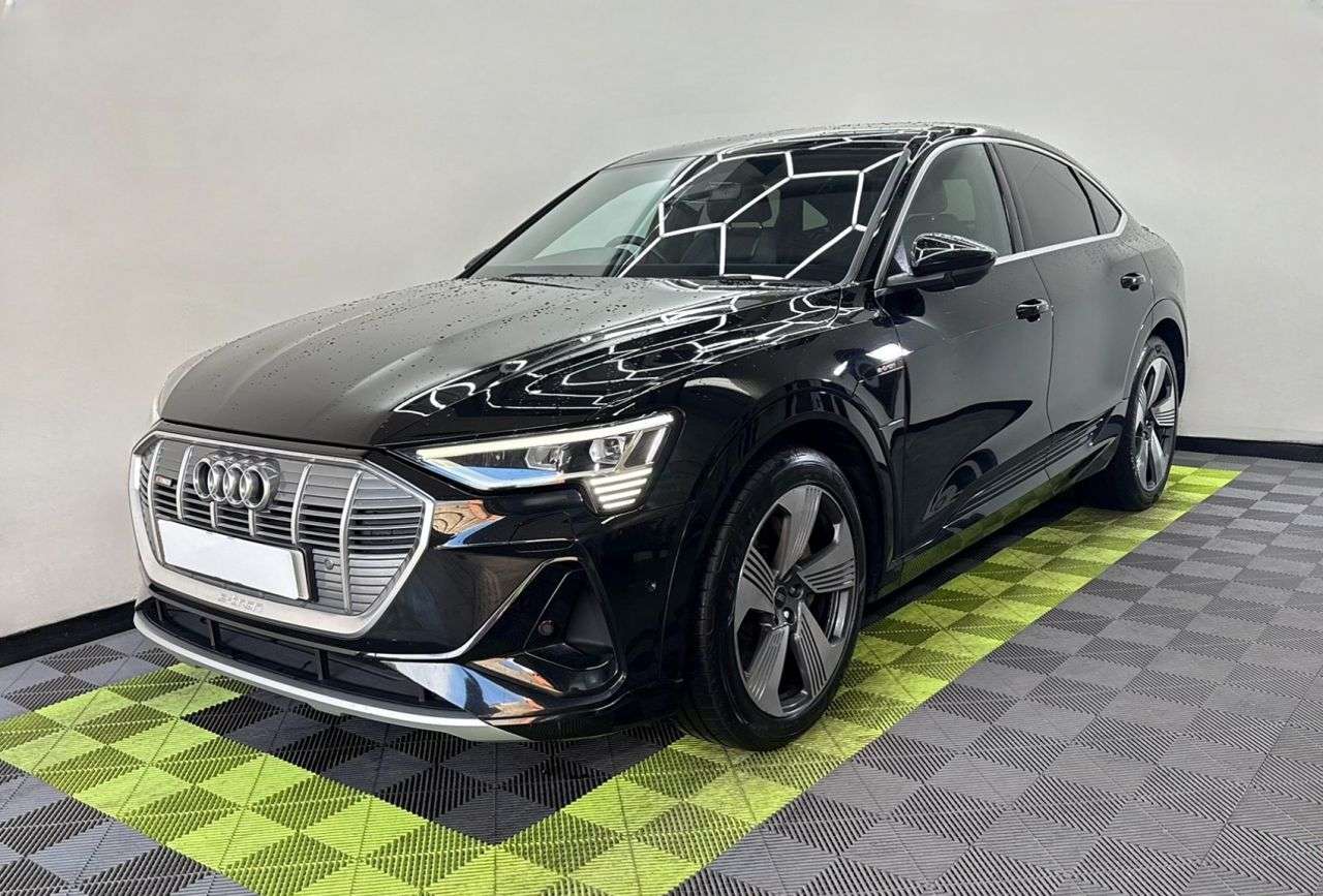A 2022 AUDI E-TRON 55 S line Sportback 5dr Electric Auto quattro 95kWh (11kW Charger) (408 ps) A 2022 AUDI E-TRON 55 S line Sportback 5dr Electric Auto quattro 95kWh (11kW Charger) (408 ps)