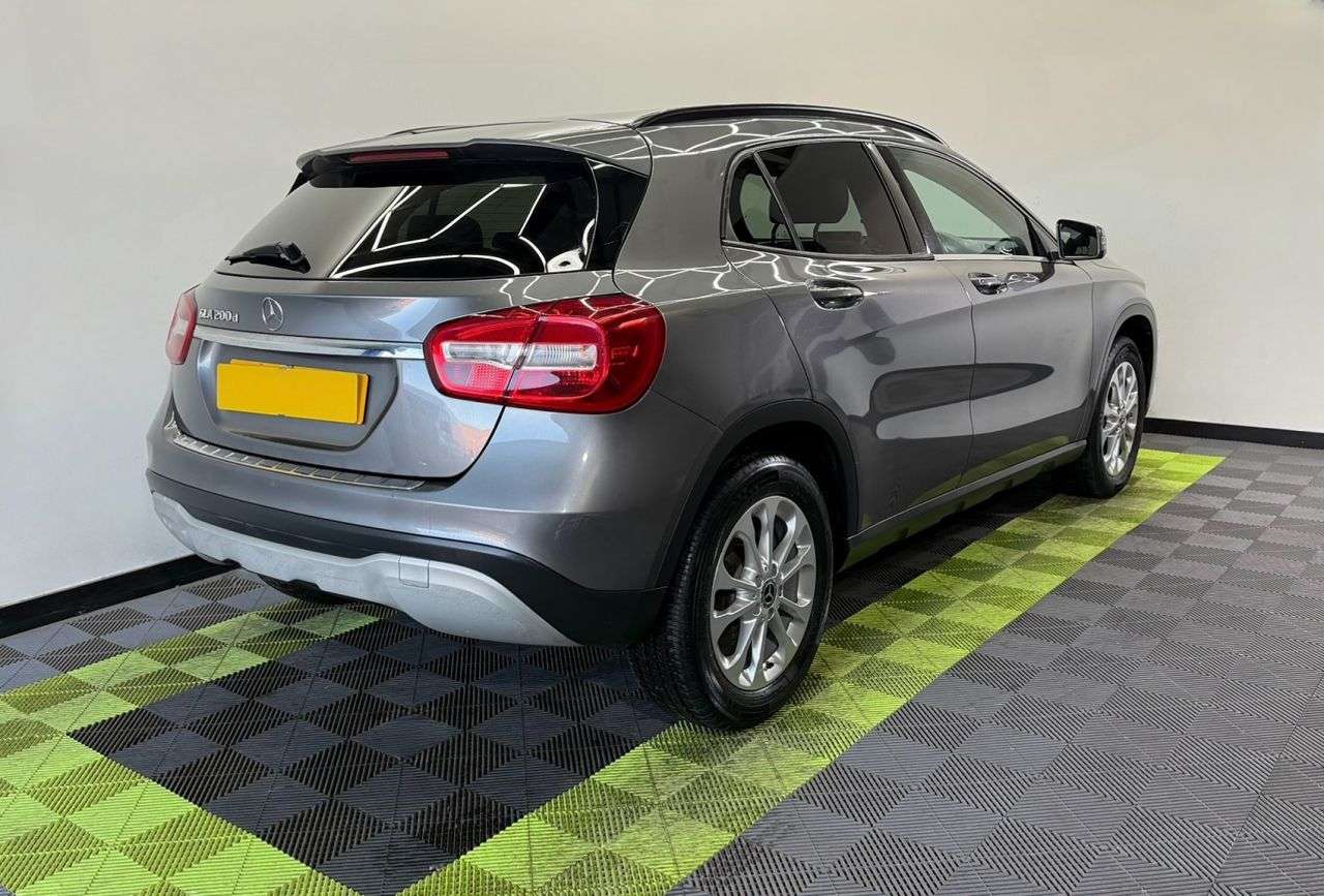 A 2017 MERCEDES-BENZ GLA 2.1 GLA200d SE SUV 5dr Diesel Manual Euro 6 (s/s) (136 ps) A 2017 MERCEDES-BENZ GLA 2.1 GLA200d SE SUV 5dr Diesel Manual Euro 6 (s/s) (136 ps)