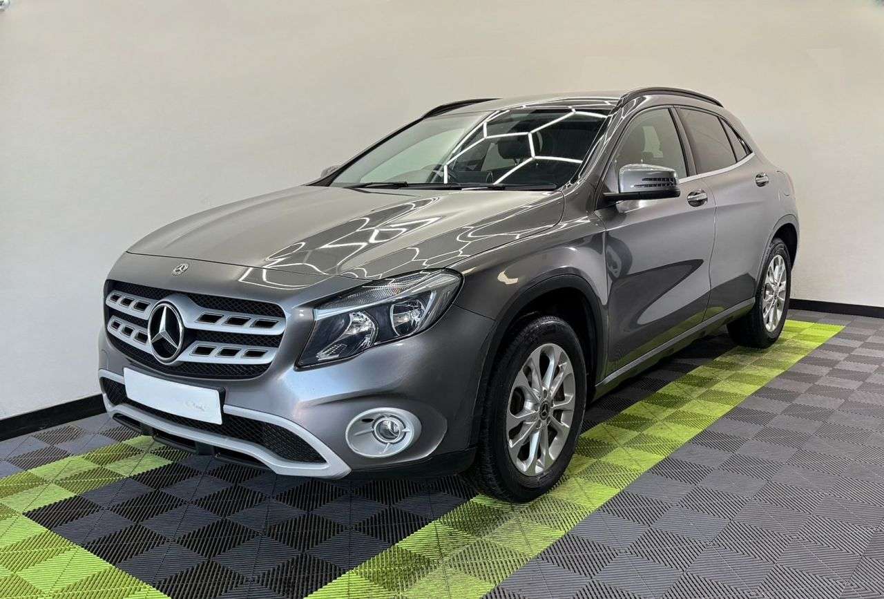 A 2017 MERCEDES-BENZ GLA 2.1 GLA200d SE SUV 5dr Diesel Manual Euro 6 (s/s) (136 ps) A 2017 MERCEDES-BENZ GLA 2.1 GLA200d SE SUV 5dr Diesel Manual Euro 6 (s/s) (136 ps)