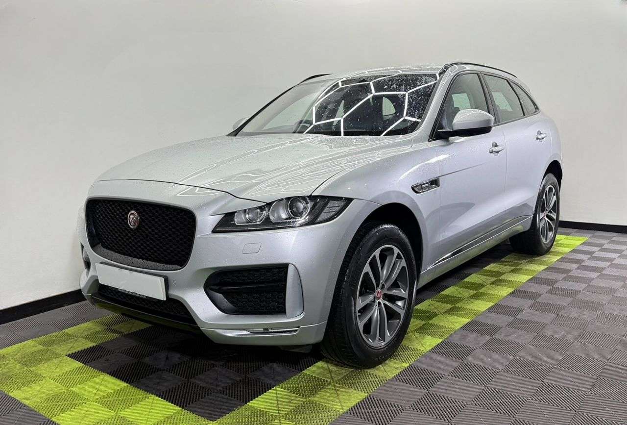 A 2017 JAGUAR F-PACE 2.0 D180 R-Sport SUV 5dr Diesel Auto AWD Euro 6 (s/s) (180 ps) A 2017 JAGUAR F-PACE 2.0 D180 R-Sport SUV 5dr Diesel Auto AWD Euro 6 (s/s) (180 ps)