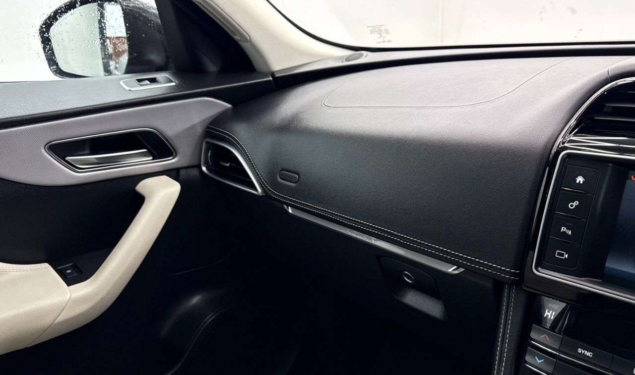 2017 JAGUAR F-PACE 2017 JAGUAR F-PACE