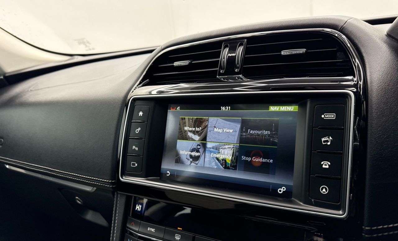 2017 JAGUAR F-PACE 2017 JAGUAR F-PACE