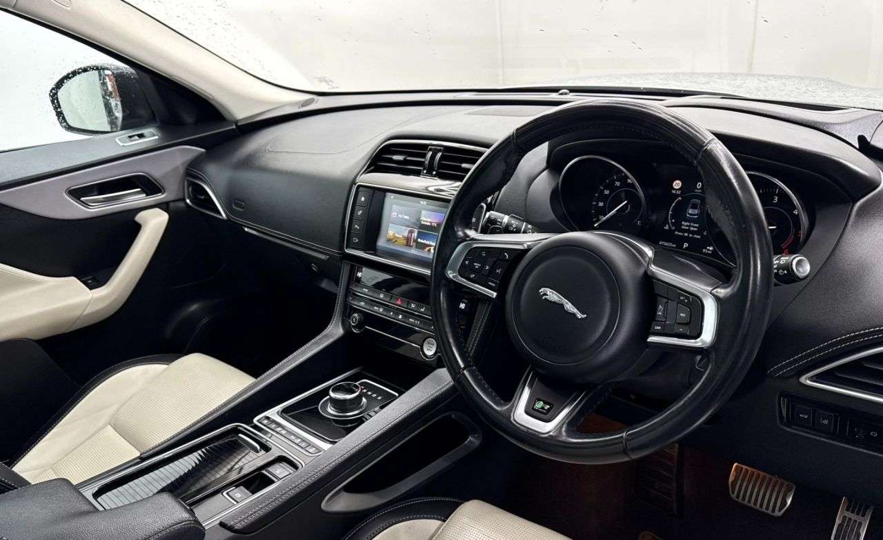 2017 JAGUAR F-PACE 2017 JAGUAR F-PACE