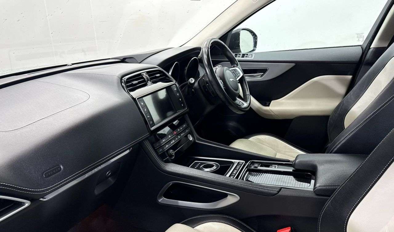 2017 JAGUAR F-PACE 2017 JAGUAR F-PACE