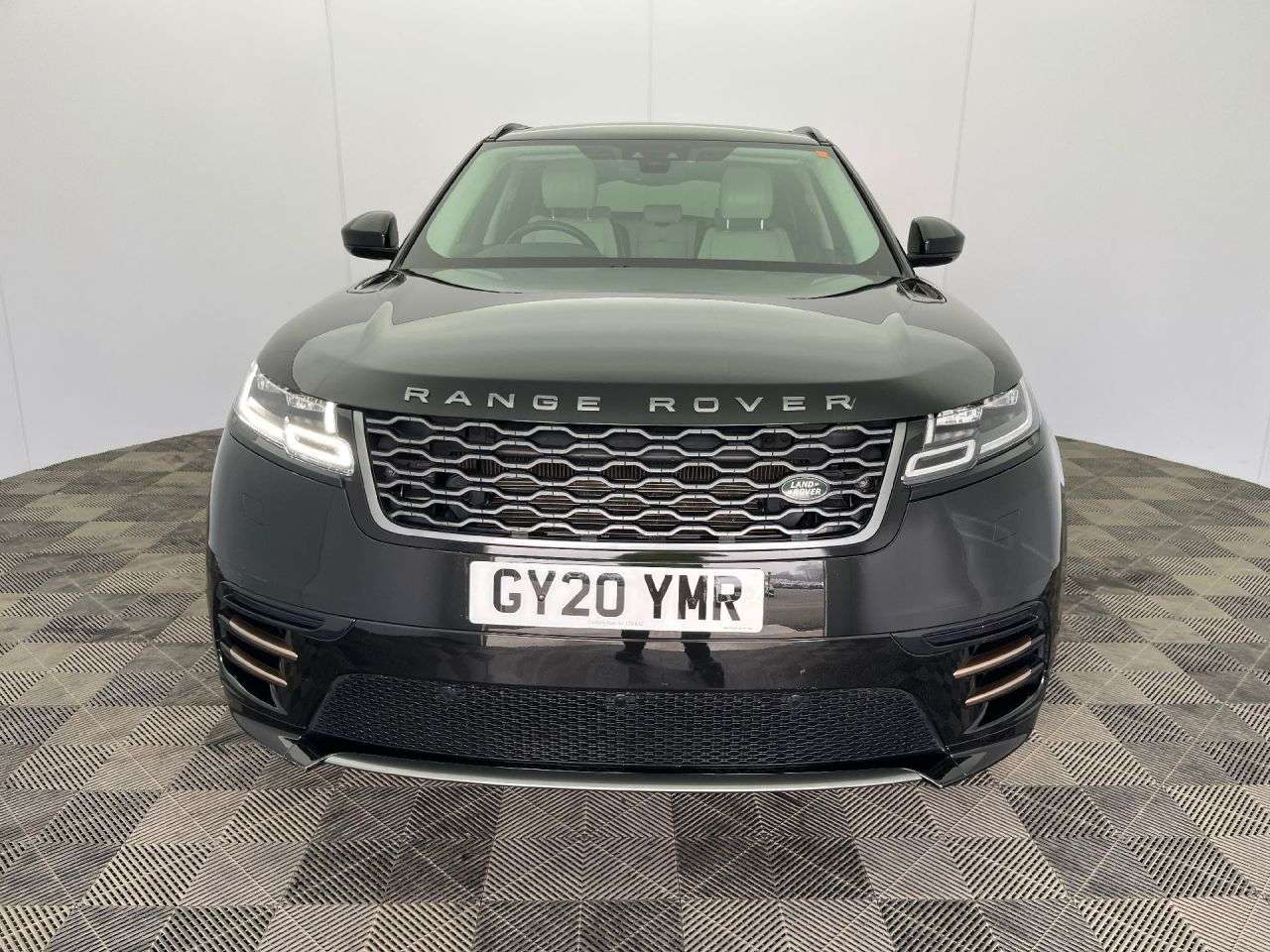 A 2020 LAND ROVER RANGE ROVER VELAR 2.0 P250 R-Dynamic S SUV 5dr Petrol Auto 4WD Euro 6 (s/s) (250 ps) A 2020 LAND ROVER RANGE ROVER VELAR 2.0 P250 R-Dynamic S SUV 5dr Petrol Auto 4WD Euro 6 (s/s) (250 ps)