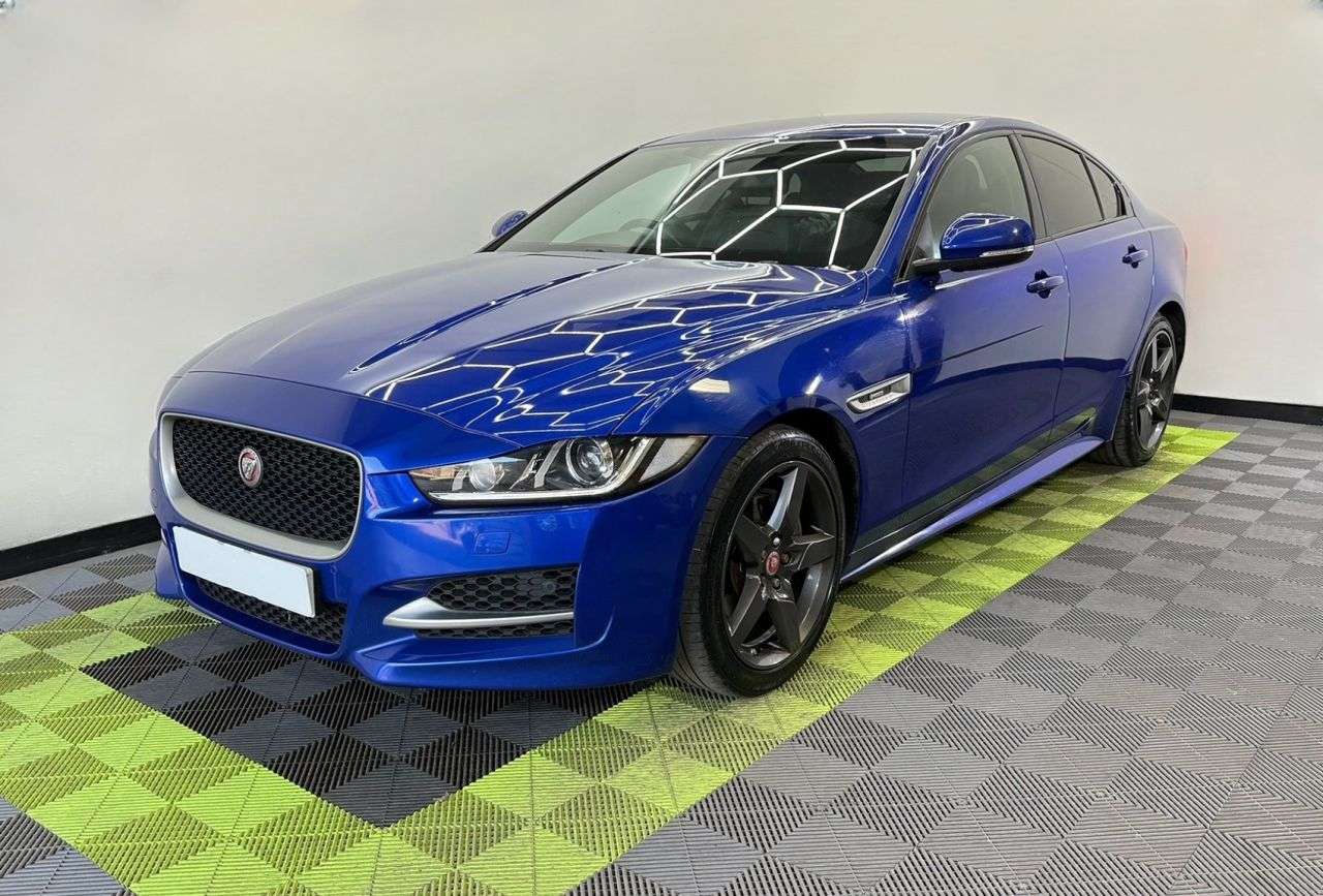 A 2017 JAGUAR XE 2.0d R-Sport Saloon 4dr Diesel Auto Euro 6 (s/s) (180 ps) A 2017 JAGUAR XE 2.0d R-Sport Saloon 4dr Diesel Auto Euro 6 (s/s) (180 ps)