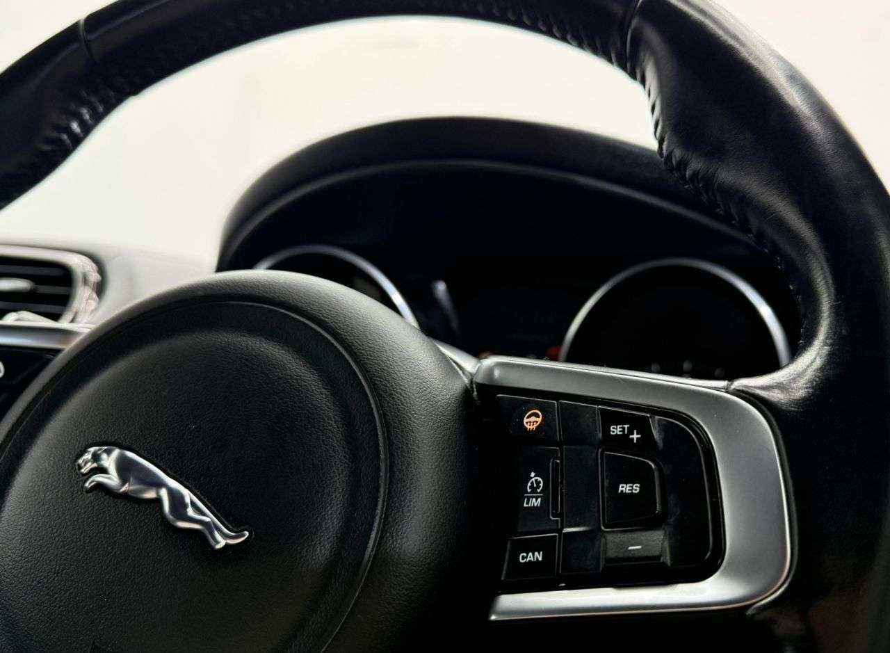 2017 JAGUAR XE 2017 JAGUAR XE