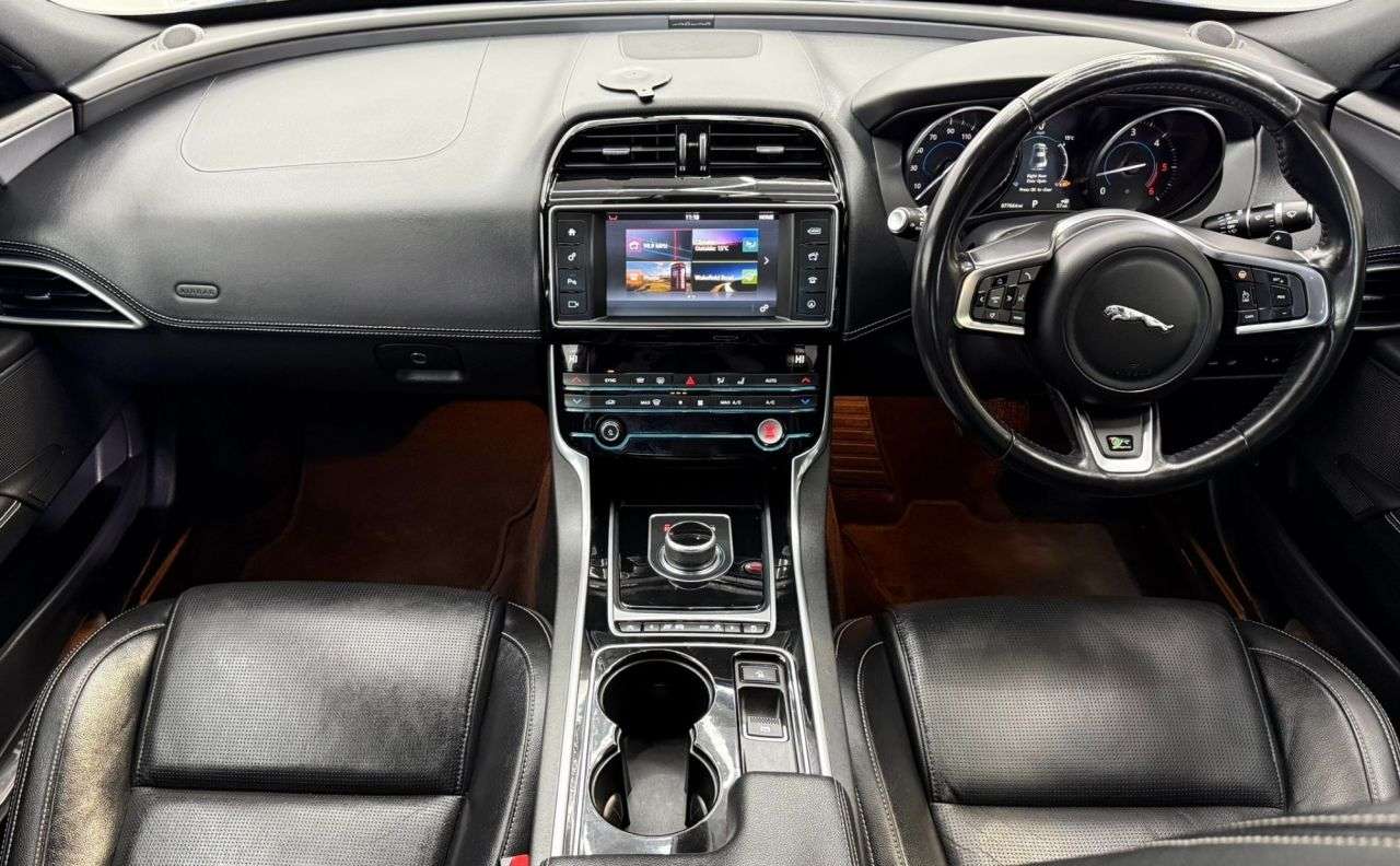 2017 JAGUAR XE 2017 JAGUAR XE