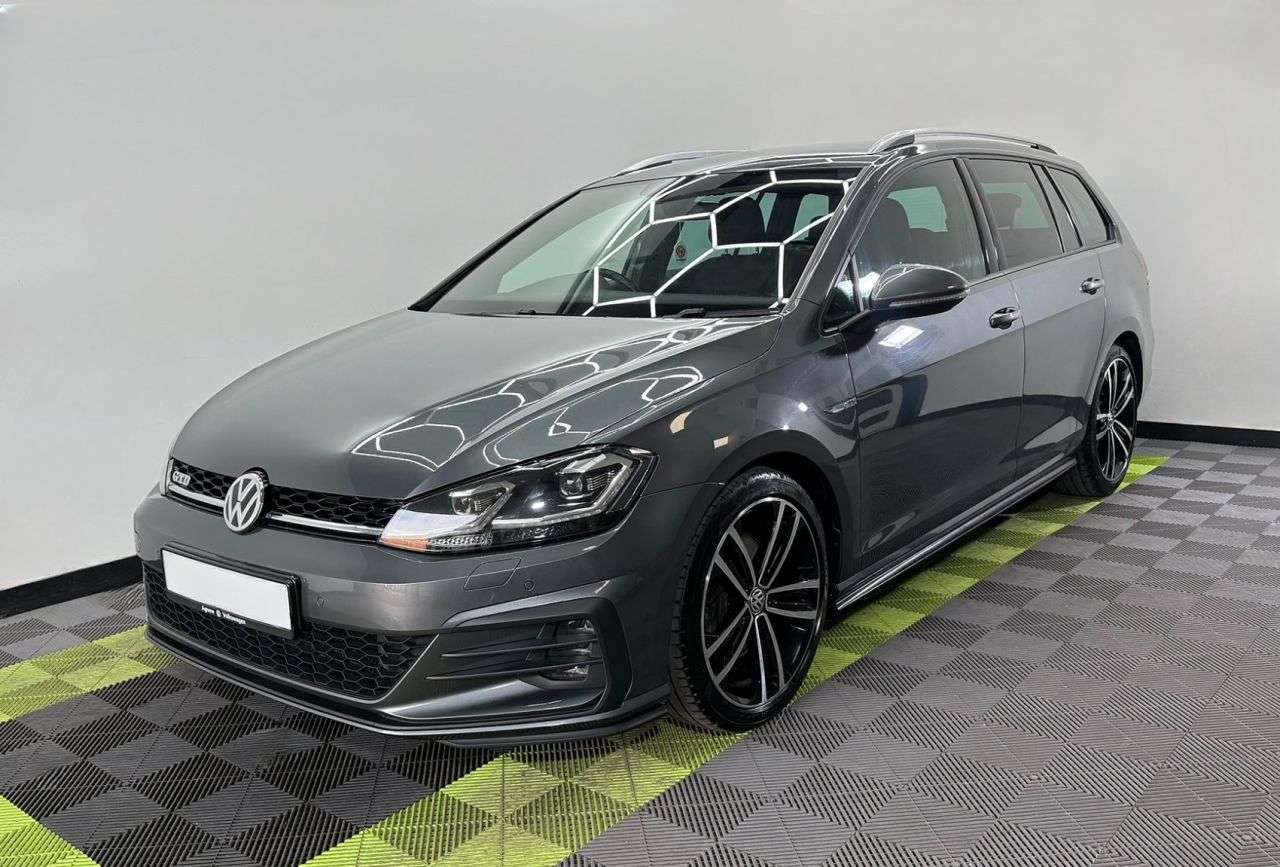 A 2018 VOLKSWAGEN GOLF 2.0 TDI GTD Estate 5dr Diesel DSG Euro 6 (s/s) (184 ps) A 2018 VOLKSWAGEN GOLF 2.0 TDI GTD Estate 5dr Diesel DSG Euro 6 (s/s) (184 ps)