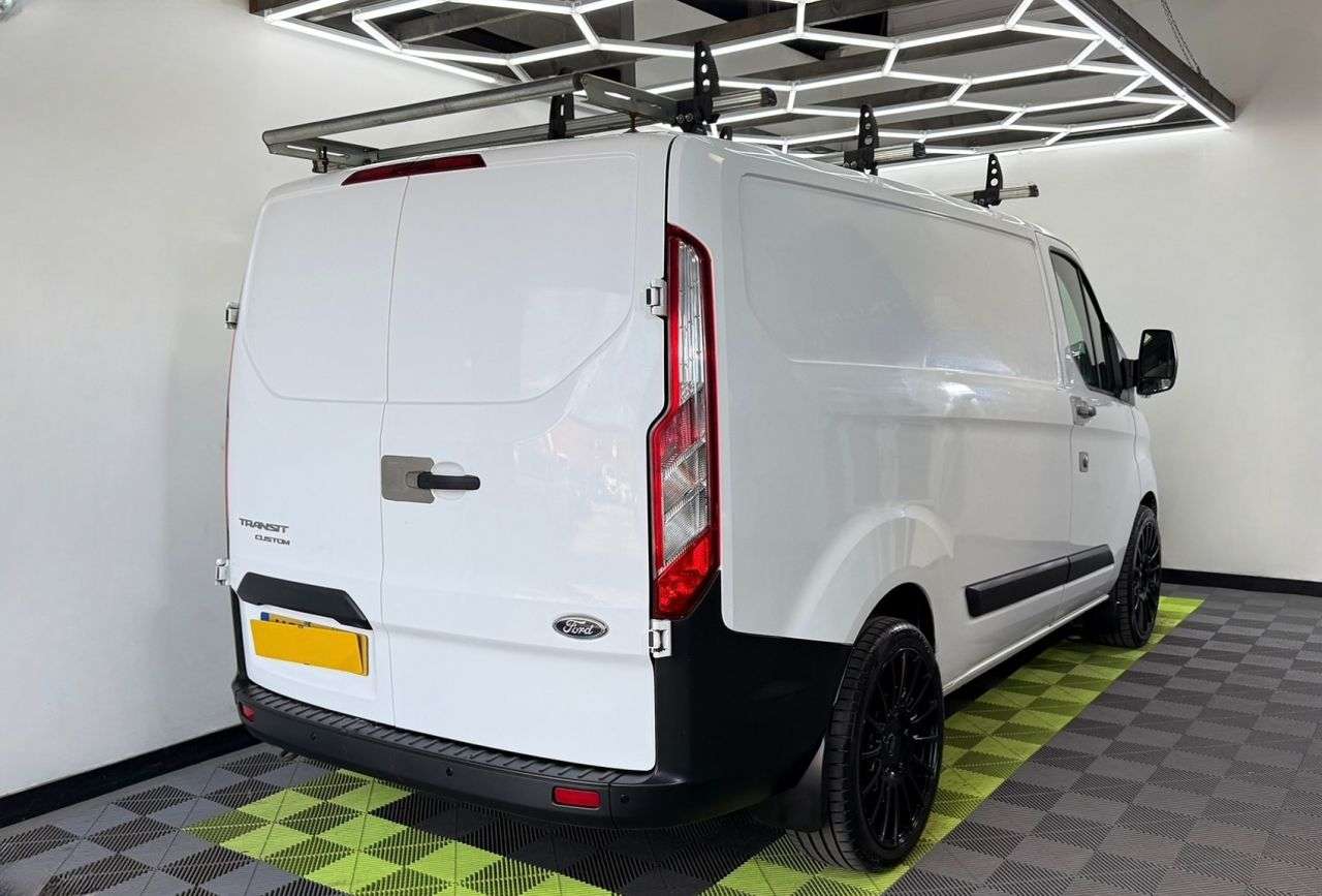 A 2019 FORD TRANSIT CUSTOM 2.0 300 EcoBlue Panel Van 5dr Diesel Manual L1 H1 Euro 6 (105 ps) A 2019 FORD TRANSIT CUSTOM 2.0 300 EcoBlue Panel Van 5dr Diesel Manual L1 H1 Euro 6 (105 ps)