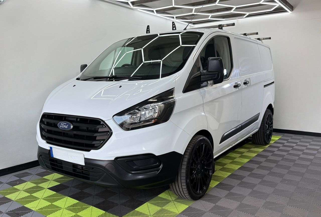A 2019 FORD TRANSIT CUSTOM 2.0 300 EcoBlue Panel Van 5dr Diesel Manual L1 H1 Euro 6 (105 ps) A 2019 FORD TRANSIT CUSTOM 2.0 300 EcoBlue Panel Van 5dr Diesel Manual L1 H1 Euro 6 (105 ps)