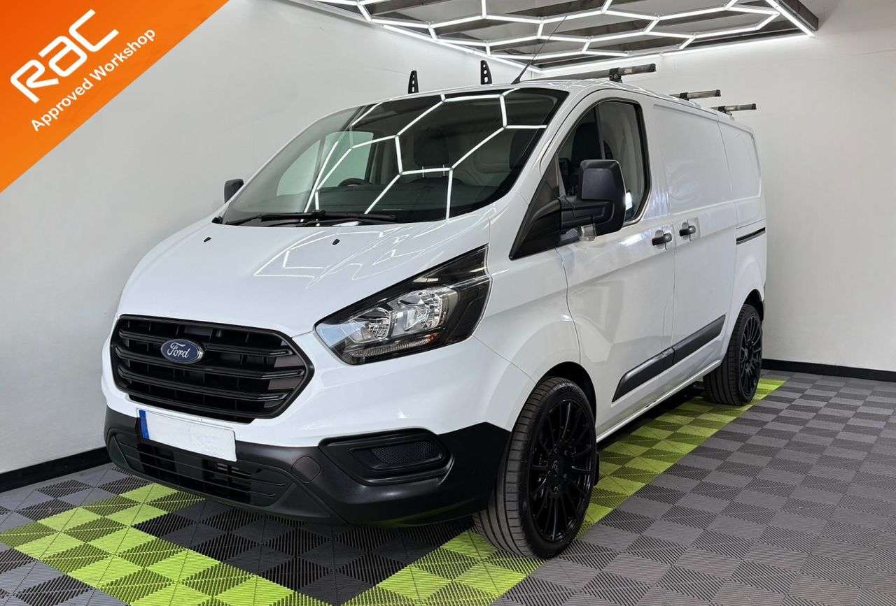 A 2019 FORD TRANSIT CUSTOM 2.0 300 EcoBlue Panel Van 5dr Diesel Manual L1 H1 Euro 6 (105 ps) A 2019 FORD TRANSIT CUSTOM 2.0 300 EcoBlue Panel Van 5dr Diesel Manual L1 H1 Euro 6 (105 ps)