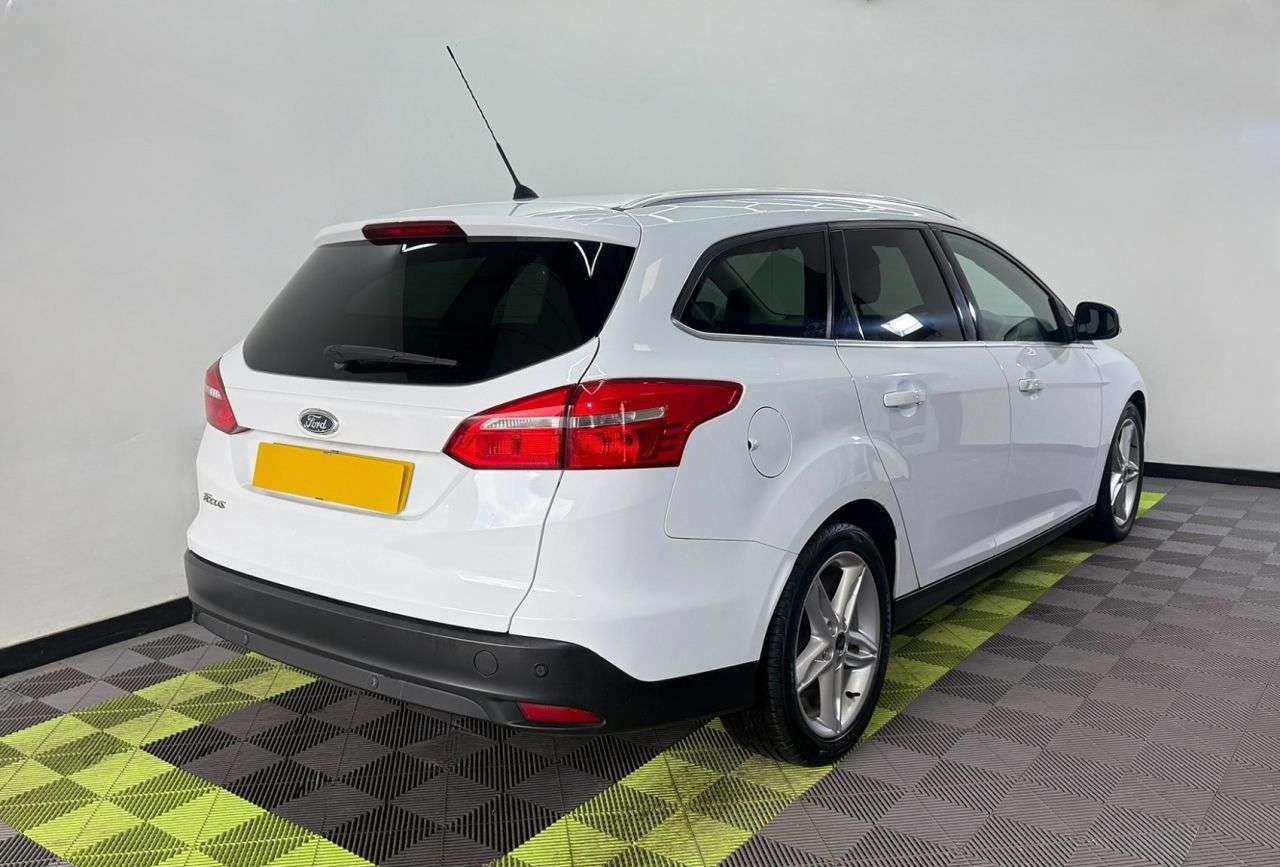 A 2015 FORD FOCUS 1.6 TDCi Zetec Estate 5dr Diesel Manual Euro 5 (s/s) (115 ps) A 2015 FORD FOCUS 1.6 TDCi Zetec Estate 5dr Diesel Manual Euro 5 (s/s) (115 ps)