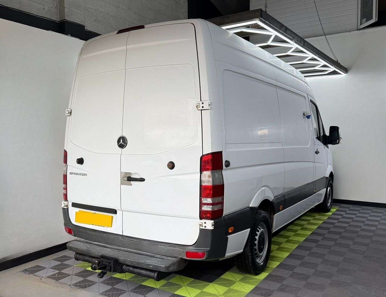 A 2014 MERCEDES-BENZ SPRINTER 2.1 313 CDi Panel Van 4dr Diesel Manual RWD L2 (129 bhp) A 2014 MERCEDES-BENZ SPRINTER 2.1 313 CDi Panel Van 4dr Diesel Manual RWD L2 (129 bhp)