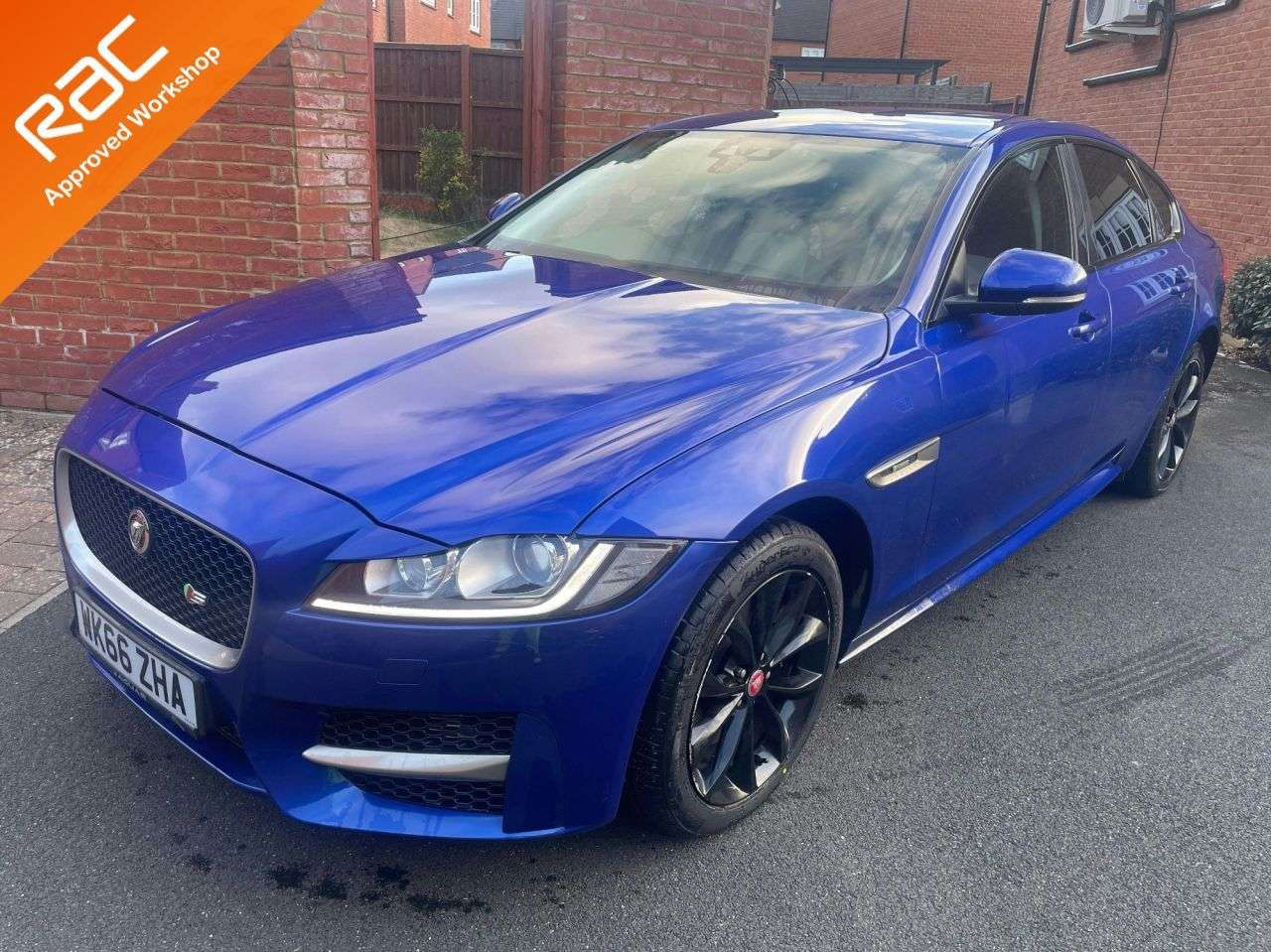 A 2016 JAGUAR XF 2.0d R-Sport Saloon 4dr Diesel Auto AWD Euro 6 (s/s) (180 ps) A 2016 JAGUAR XF 2.0d R-Sport Saloon 4dr Diesel Auto AWD Euro 6 (s/s) (180 ps)