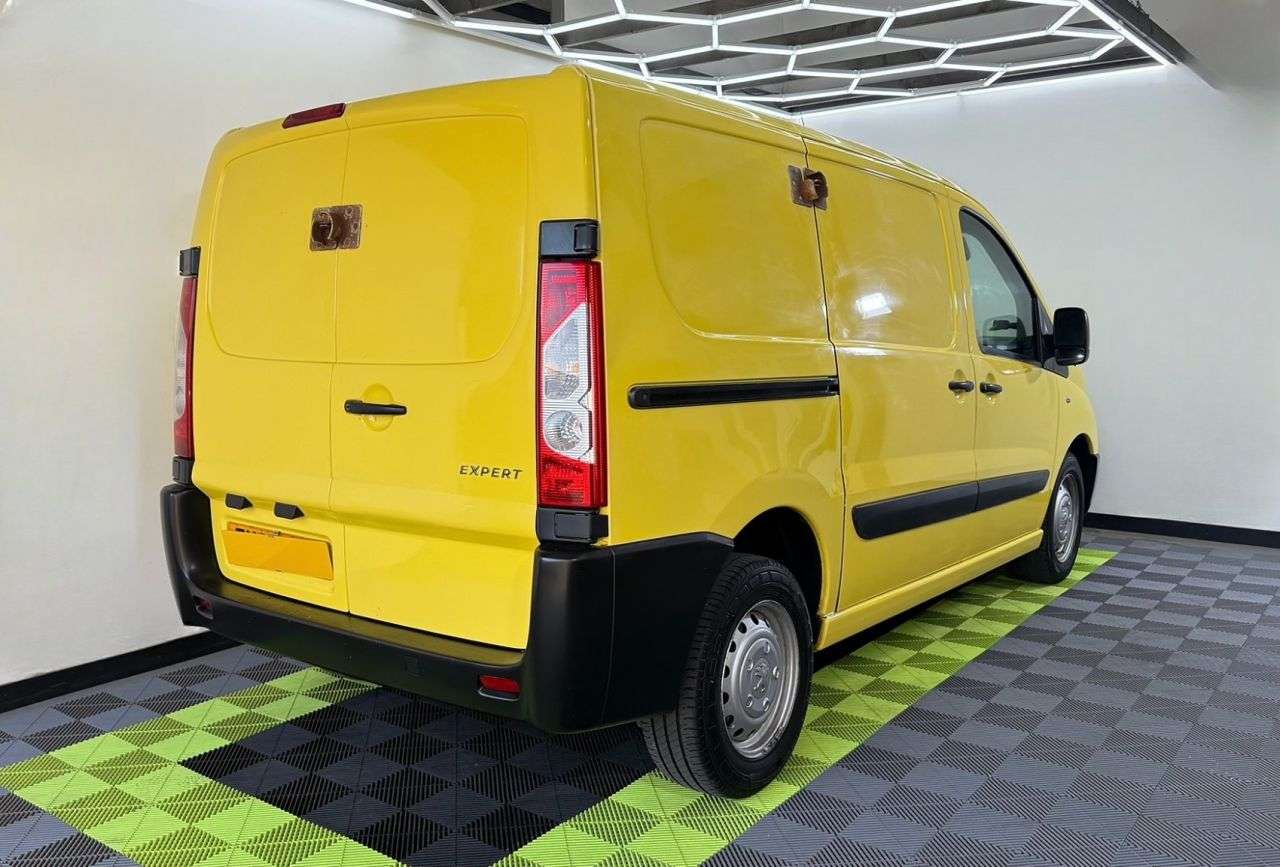 A 2015 PEUGEOT EXPERT 2.0 HDi Professional Panel Van 4dr Diesel Manual L1 H1 (168 g/km, 128 bhp) A 2015 PEUGEOT EXPERT 2.0 HDi Professional Panel Van 4dr Diesel Manual L1 H1 (168 g/km, 128 bhp)