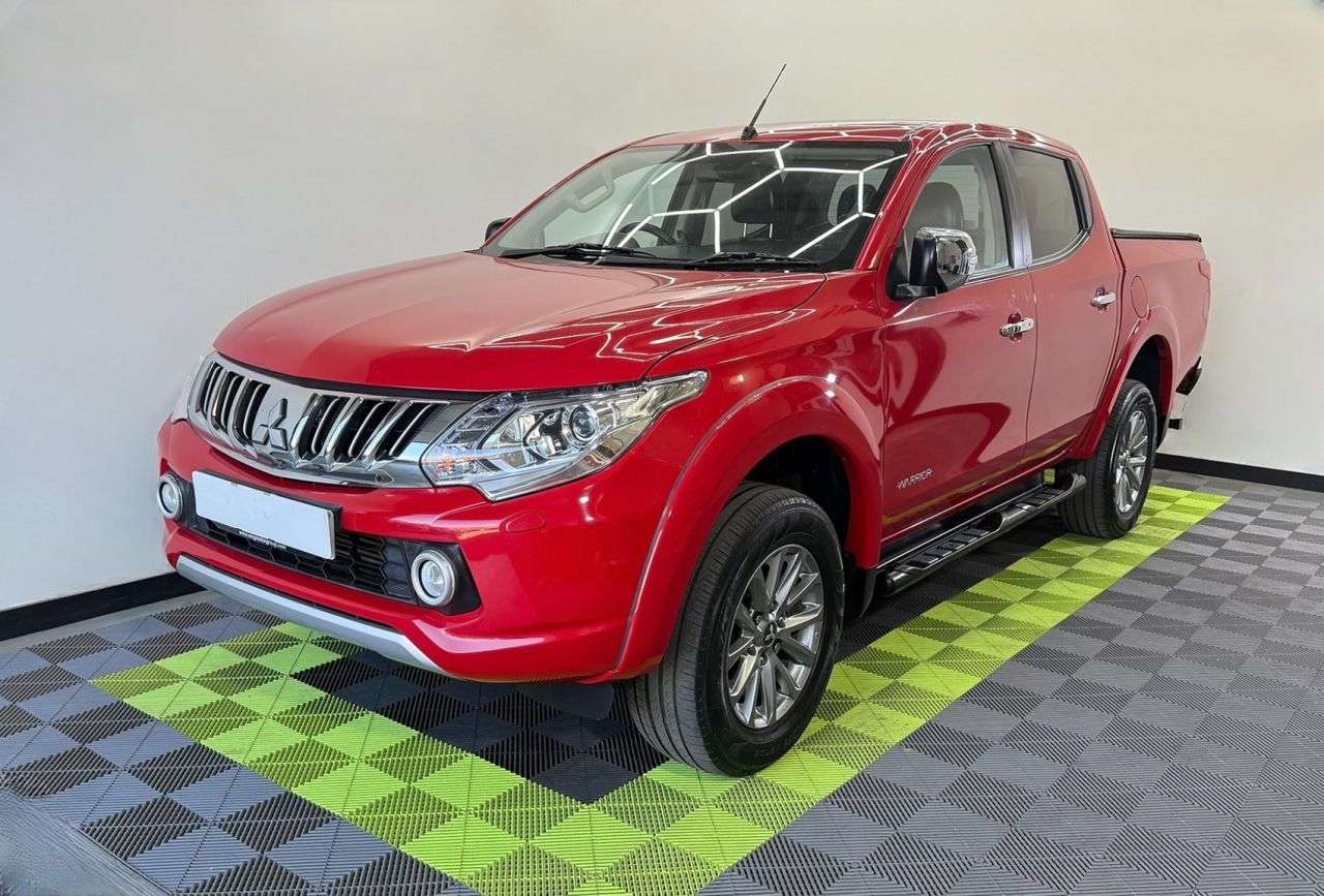 A 2016 MITSUBISHI L200 2.4 DI-D DC Warrior Pickup Double Cab 4dr Diesel Manual 4WD Euro 6 (178 ps) A 2016 MITSUBISHI L200 2.4 DI-D DC Warrior Pickup Double Cab 4dr Diesel Manual 4WD Euro 6 (178 ps)