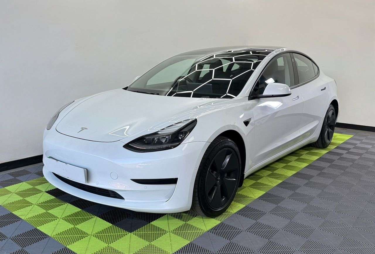 A 2022 TESLA MODEL 3 Standard Range Plus Saloon 4dr Electric Auto RWD (241 bhp) A 2022 TESLA MODEL 3 Standard Range Plus Saloon 4dr Electric Auto RWD (241 bhp)