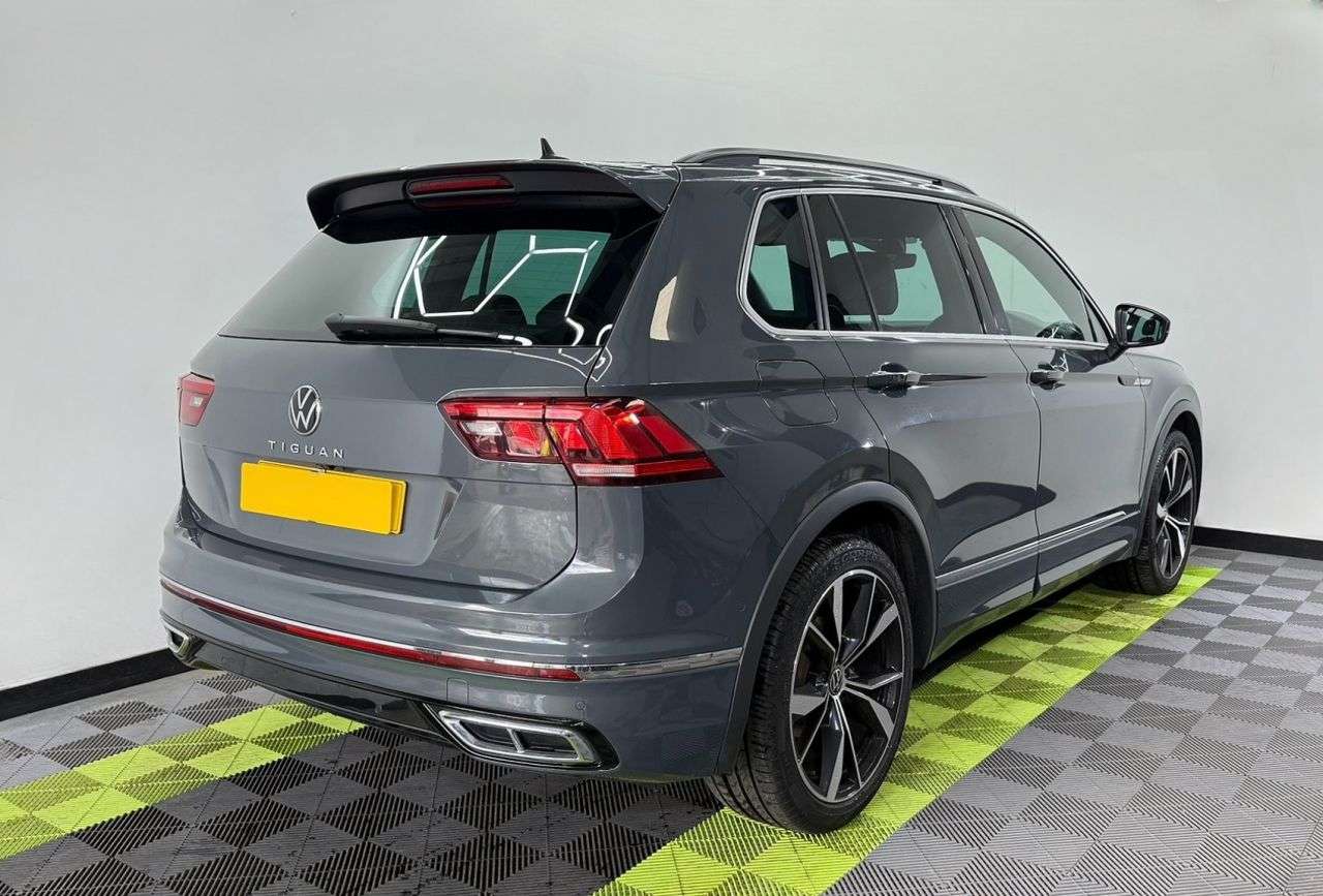 A 2021 VOLKSWAGEN TIGUAN 1.5 TSI R-Line SUV 5dr Petrol DSG Euro 6 (s/s) (150 ps) A 2021 VOLKSWAGEN TIGUAN 1.5 TSI R-Line SUV 5dr Petrol DSG Euro 6 (s/s) (150 ps)