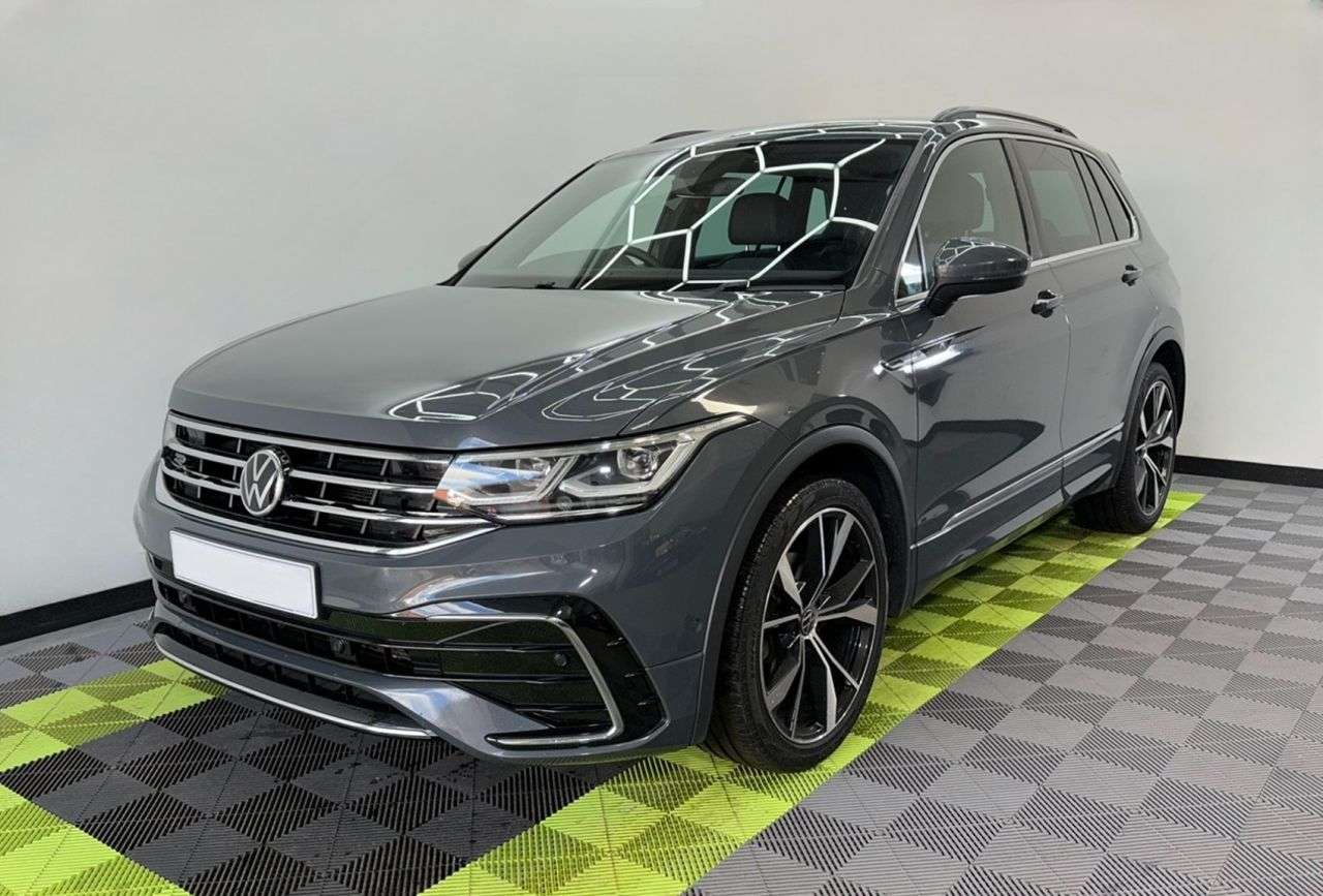 A 2021 VOLKSWAGEN TIGUAN 1.5 TSI R-Line SUV 5dr Petrol DSG Euro 6 (s/s) (150 ps) A 2021 VOLKSWAGEN TIGUAN 1.5 TSI R-Line SUV 5dr Petrol DSG Euro 6 (s/s) (150 ps)