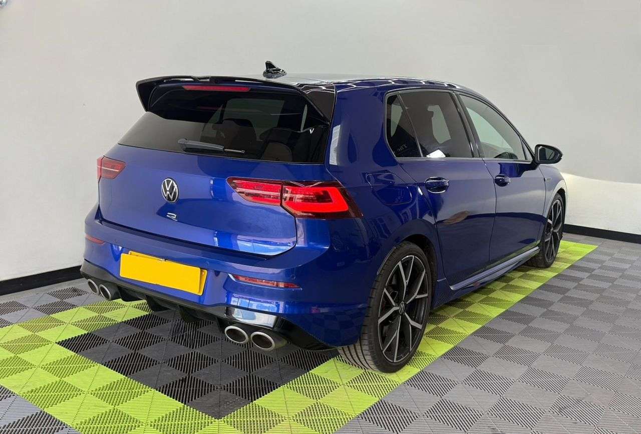 A 2023 VOLKSWAGEN GOLF 2.0 TSI R Hatchback 5dr Petrol DSG 4Motion Euro 6 (s/s) (320 ps) A 2023 VOLKSWAGEN GOLF 2.0 TSI R Hatchback 5dr Petrol DSG 4Motion Euro 6 (s/s) (320 ps)