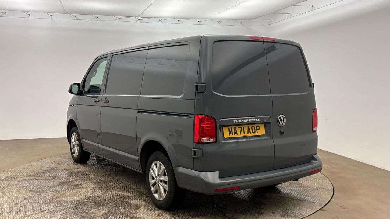 A 2021 VOLKSWAGEN TRANSPORTER 2.0 TDI T30 Highline Panel Van 5dr Diesel Manual FWD SWB Euro 6 (s/s) (110 A 2021 VOLKSWAGEN TRANSPORTER 2.0 TDI T30 Highline Panel Van 5dr Diesel Manual FWD SWB Euro 6 (s/s) (110