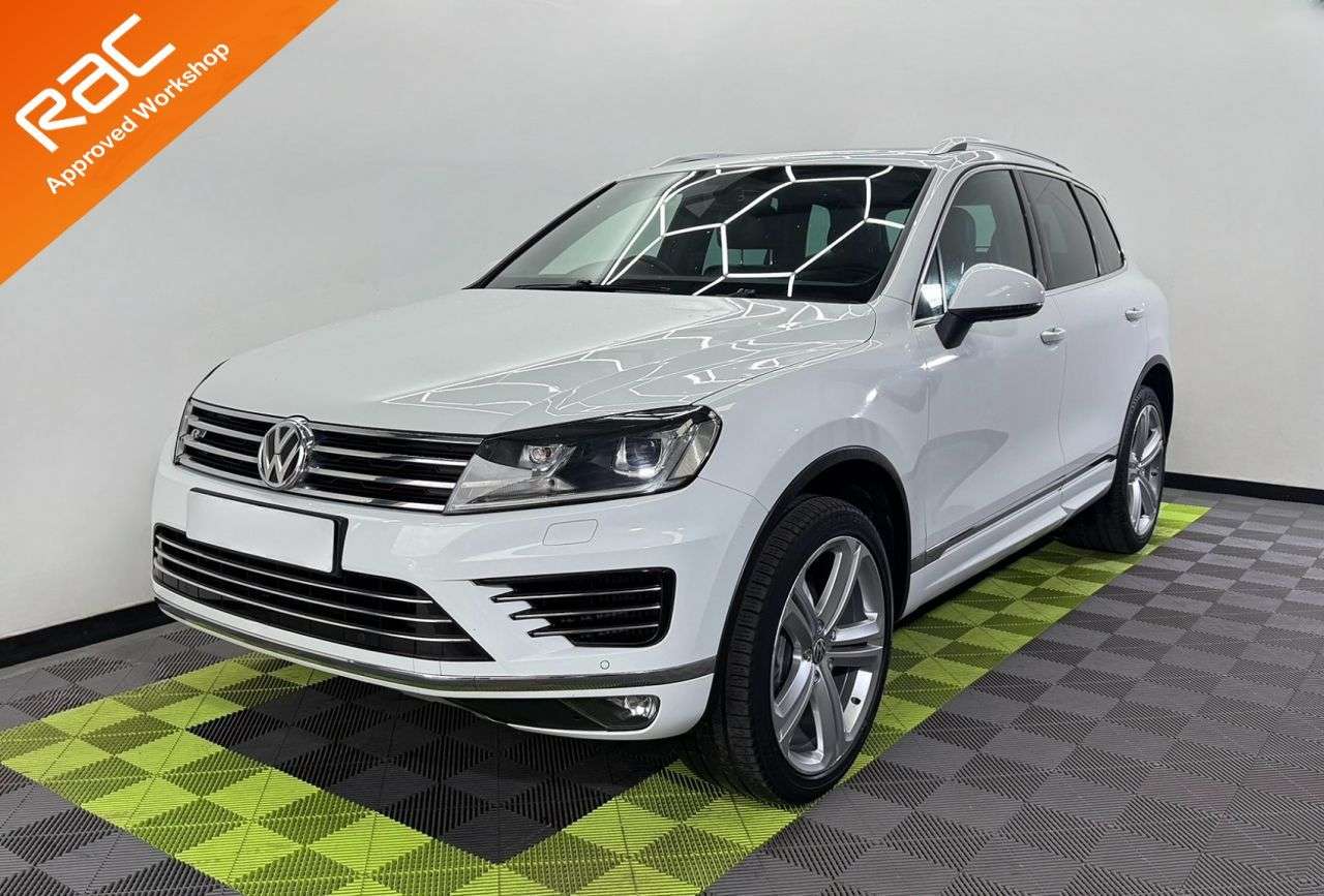 A 2017 VOLKSWAGEN TOUAREG 3.0 TDI V6 BlueMotion Tech R-Line Plus SUV 5dr Diesel Tiptronic 4WD Euro 6 A 2017 VOLKSWAGEN TOUAREG 3.0 TDI V6 BlueMotion Tech R-Line Plus SUV 5dr Diesel Tiptronic 4WD Euro 6