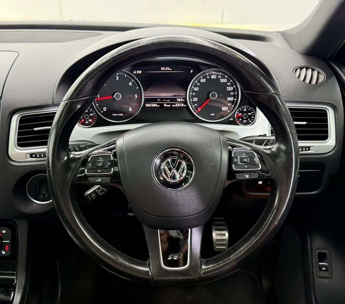 2017 VOLKSWAGEN TOUAREG 2017 VOLKSWAGEN TOUAREG