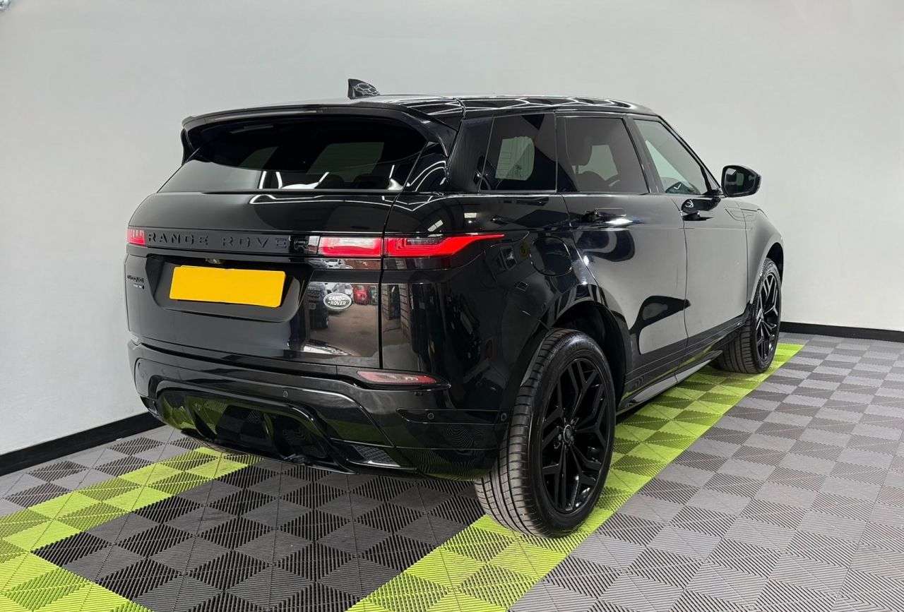 A 2019 LAND ROVER RANGE ROVER EVOQUE 2.0 D180 R-Dynamic SE SUV 5dr Diesel Auto 4WD Euro 6 (s/s) (180 ps) A 2019 LAND ROVER RANGE ROVER EVOQUE 2.0 D180 R-Dynamic SE SUV 5dr Diesel Auto 4WD Euro 6 (s/s) (180 ps)