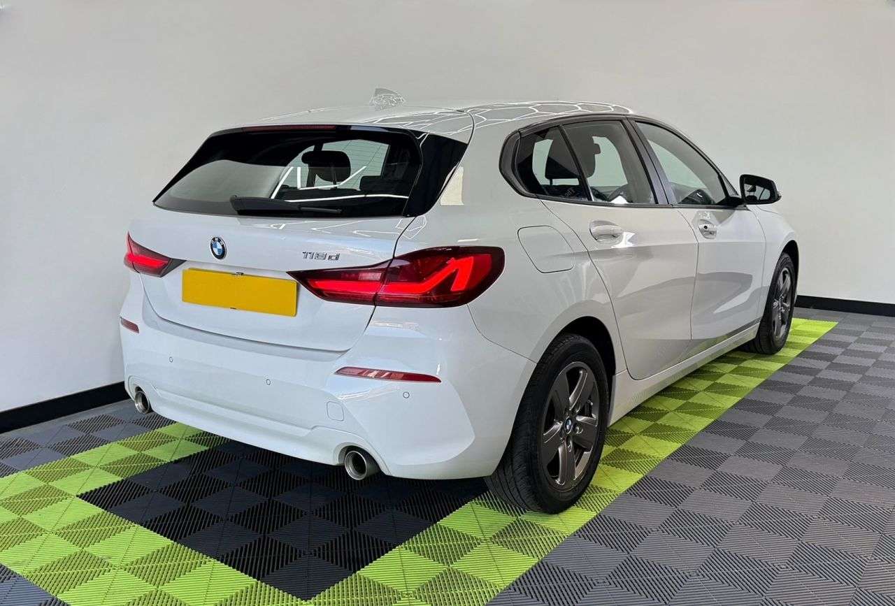 A 2021 BMW 1 SERIES 2.0 118d SE Hatchback 5dr Diesel Auto Euro 6 (s/s) (150 ps) A 2021 BMW 1 SERIES 2.0 118d SE Hatchback 5dr Diesel Auto Euro 6 (s/s) (150 ps)